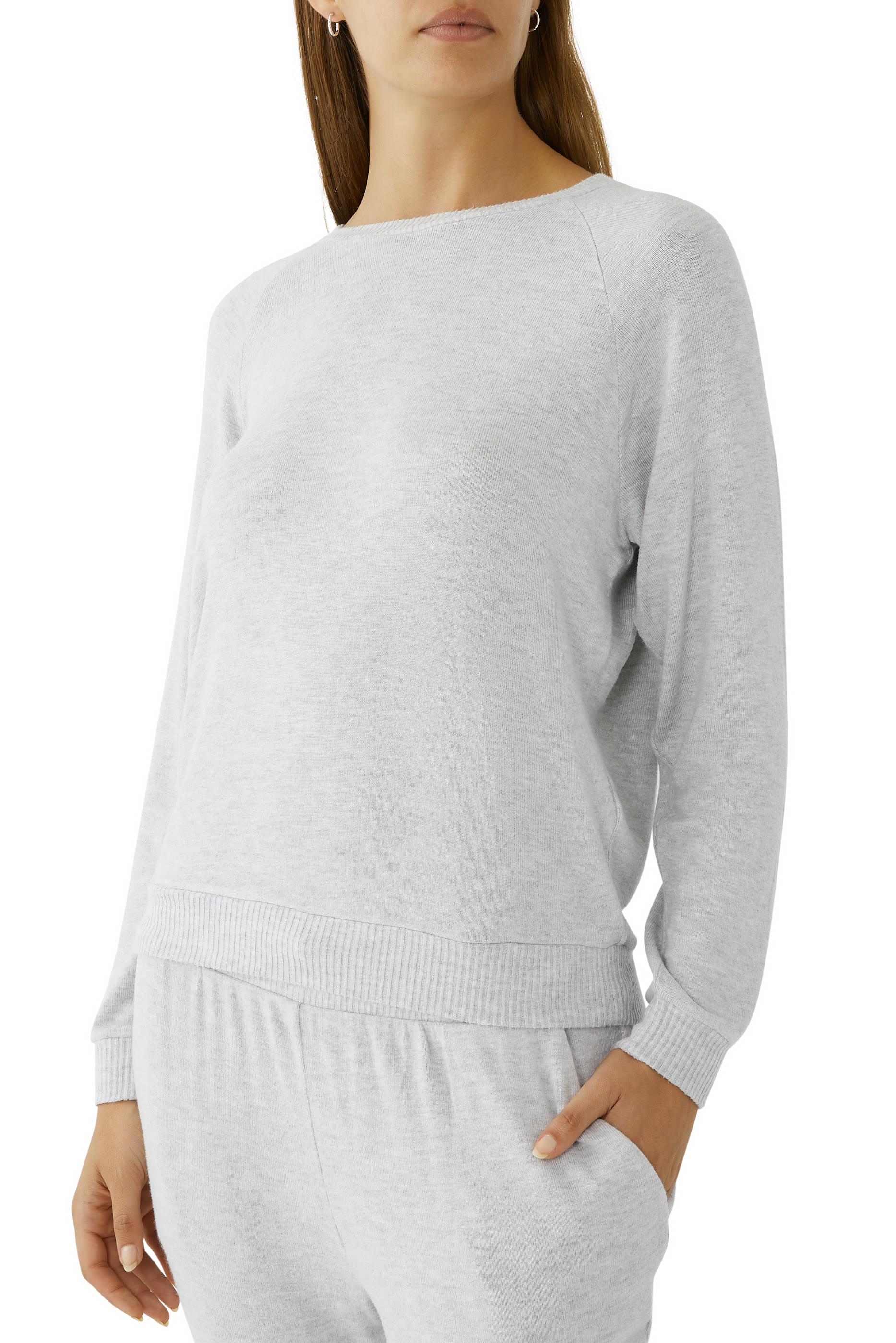 كنزة كوزي تايم بياقة ضيقة كنزة كوزي تايم بياقة ضيقة