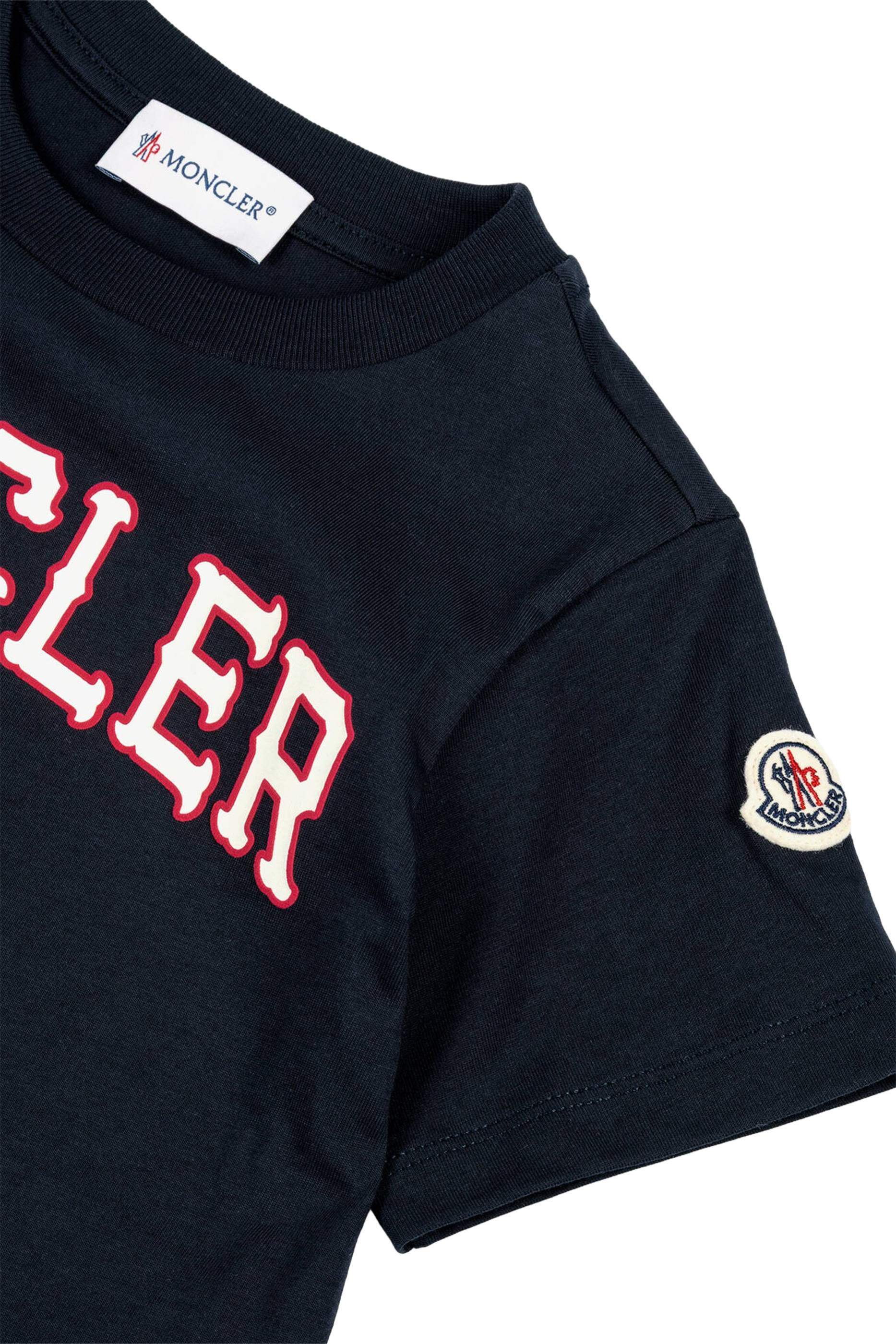 تيشيرت بشعار الماركة واكمام قصيرة للأطفال