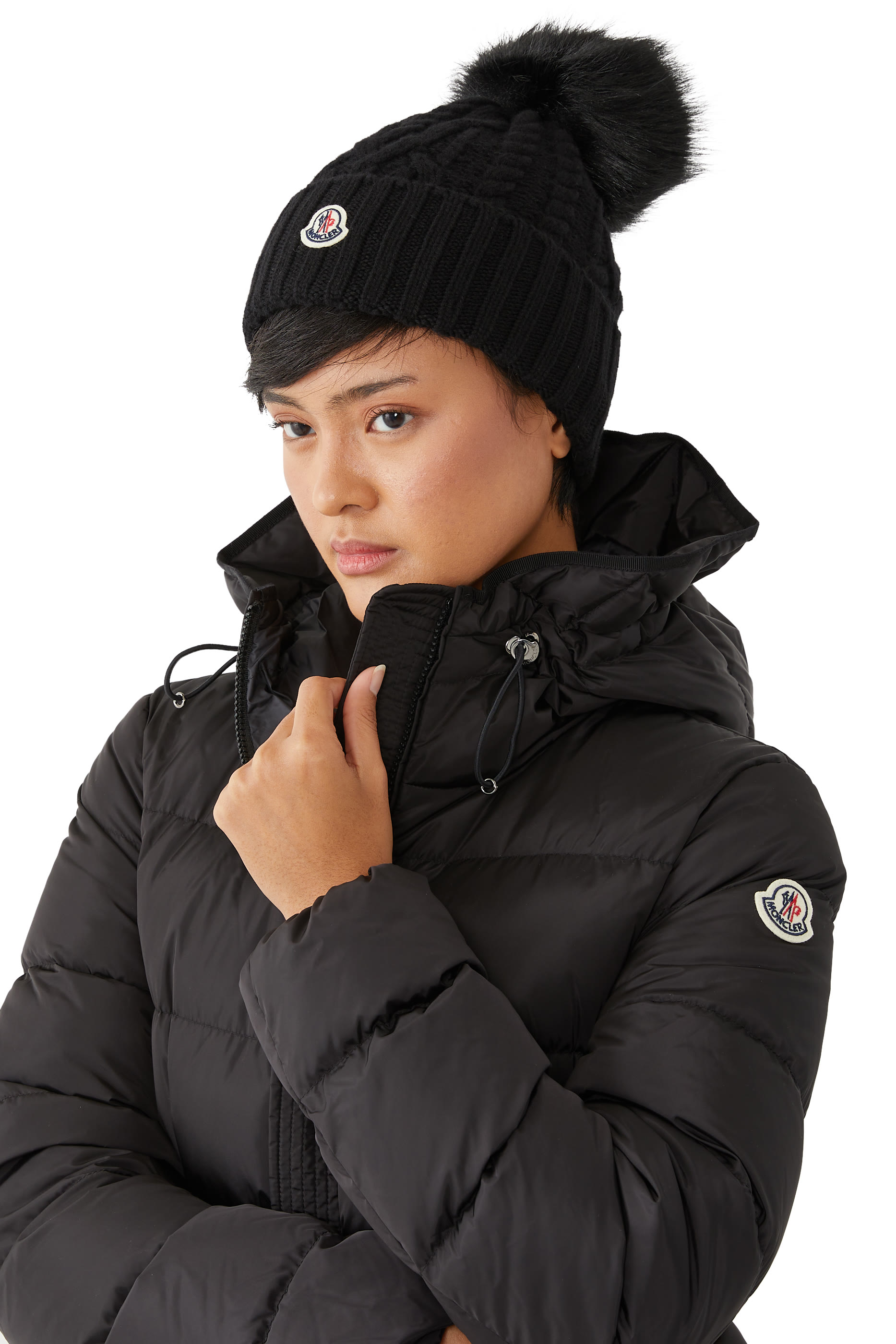 قبعة بشعار الماركة