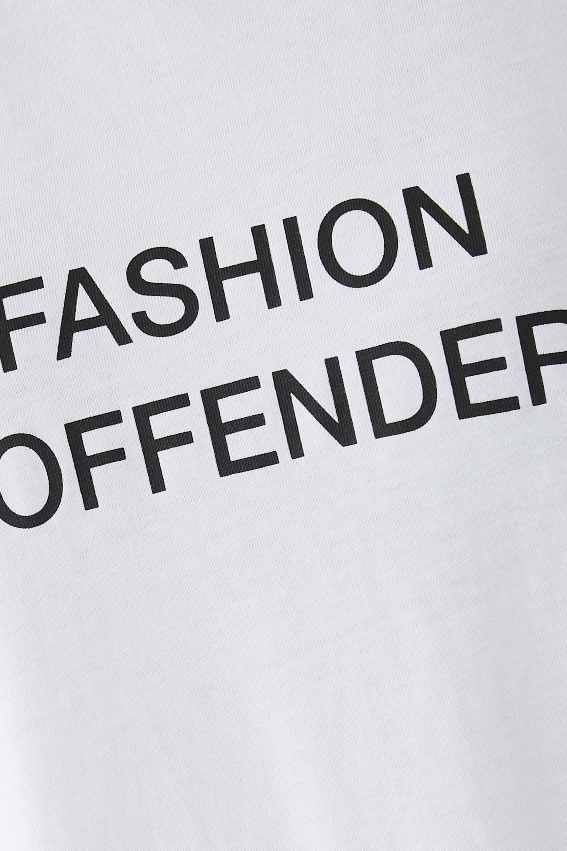 تيشيرت بنقشة شعار