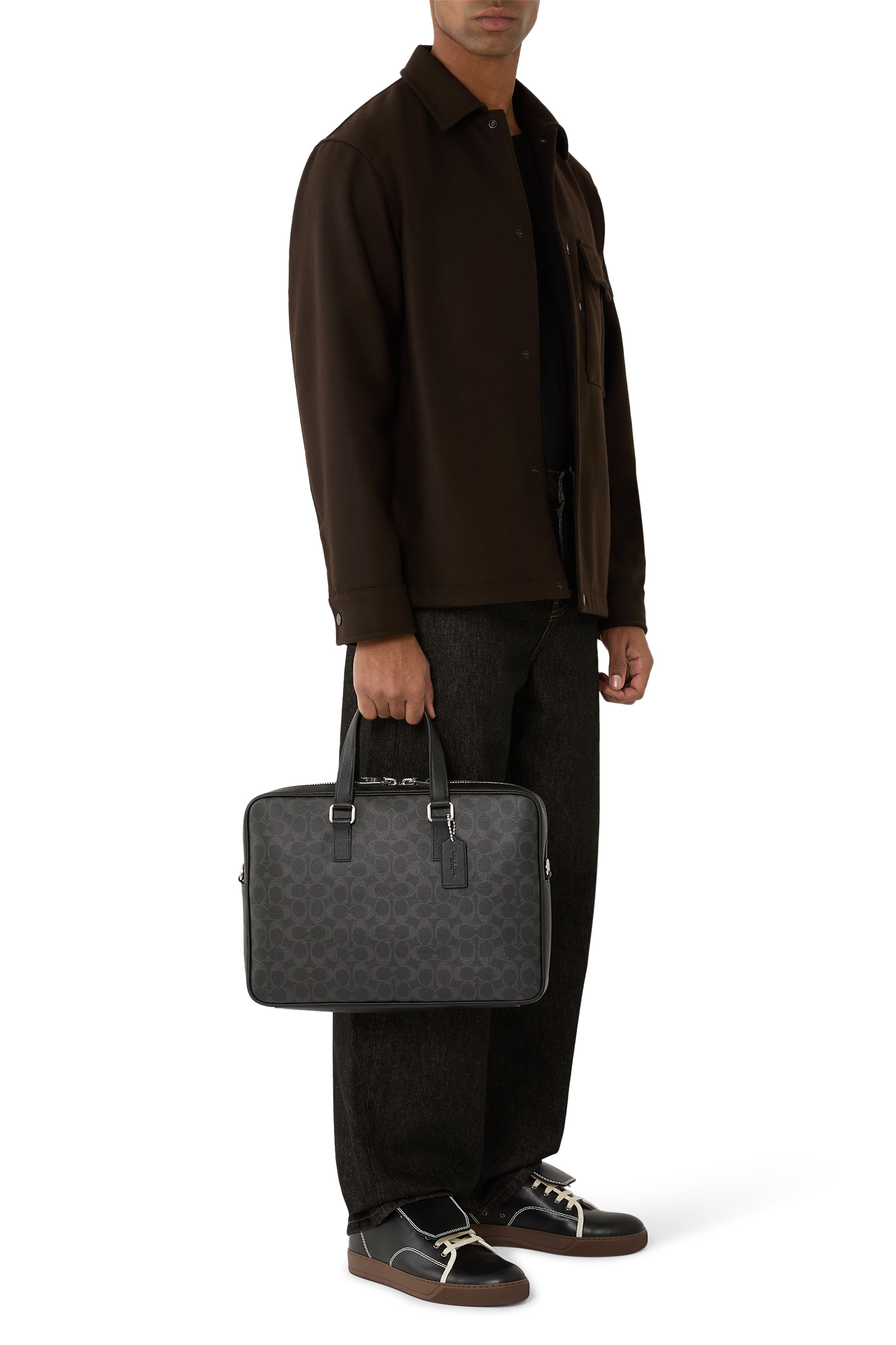 حقيبة كادن بريف قماش قنب مزينة بشعار الماركة