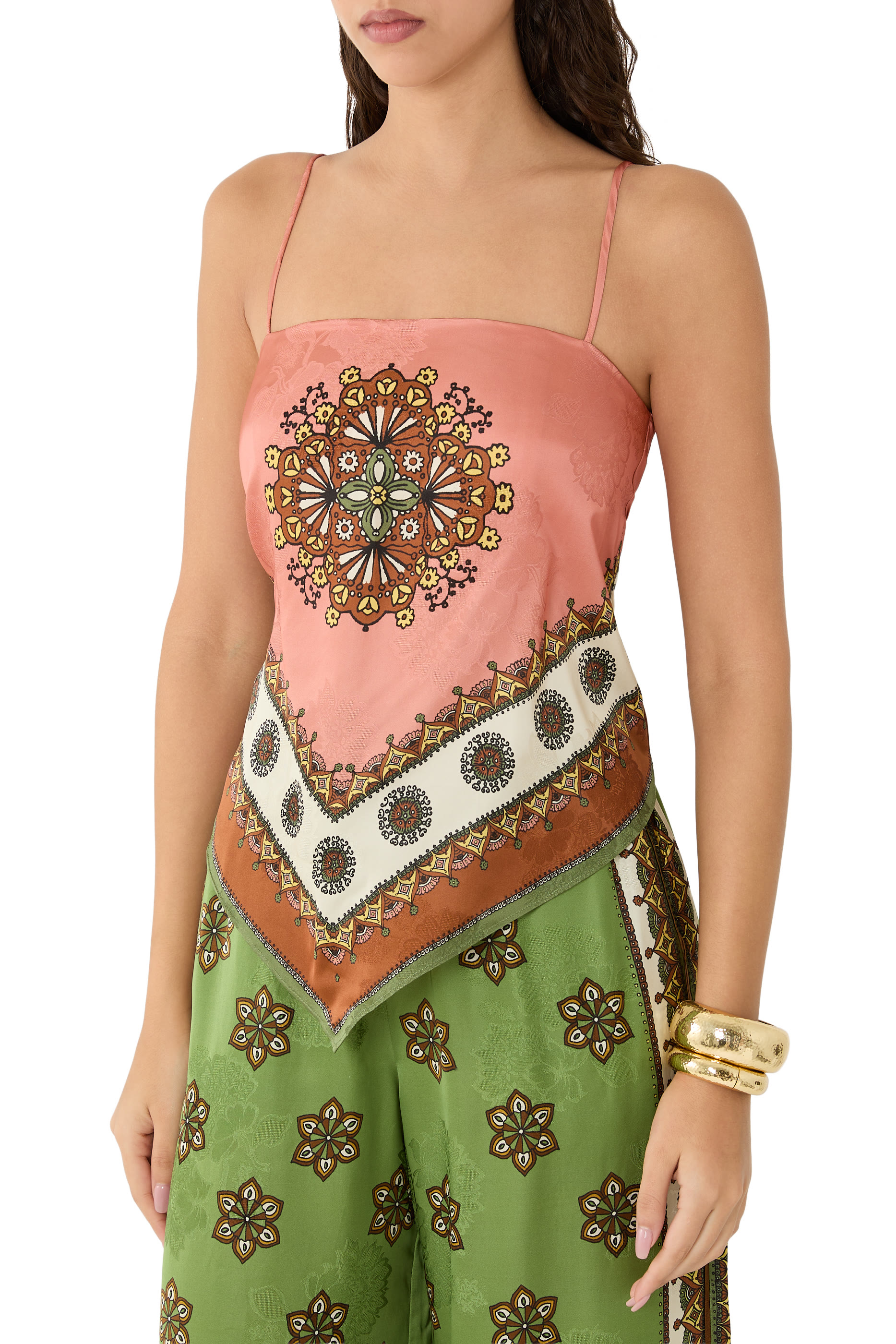 بلوزة كونتينا بتصميم وشاح