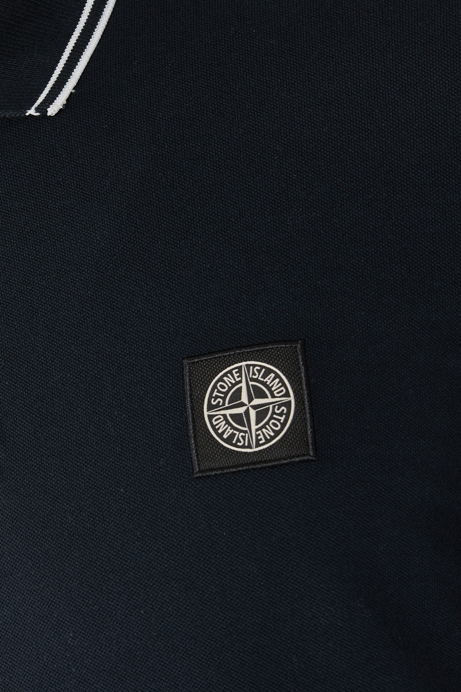 قميص بولو بأكمام طويلة