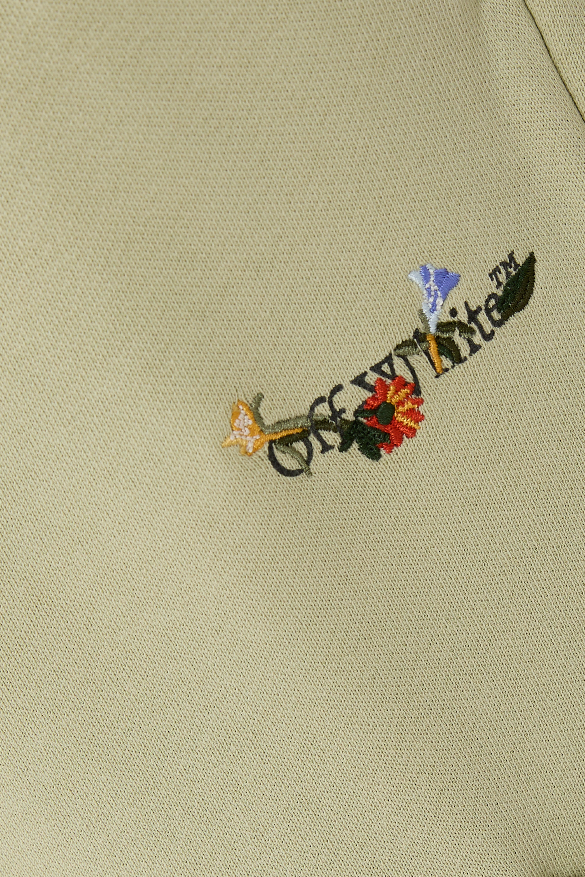 بنطال رياضي كارجو بنقشة شعار الماركة بزهور