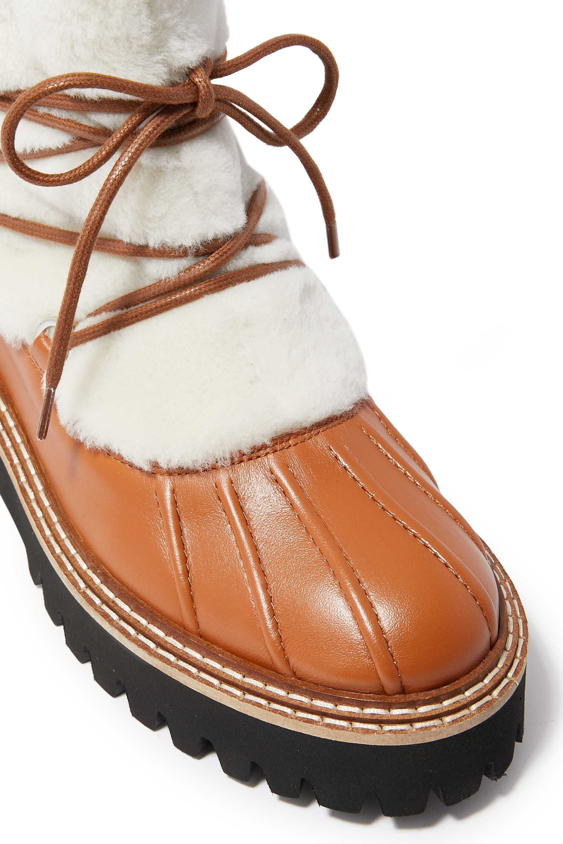 حذاء بوت متوسط الطول برباط من صوف ميرينو المكوي