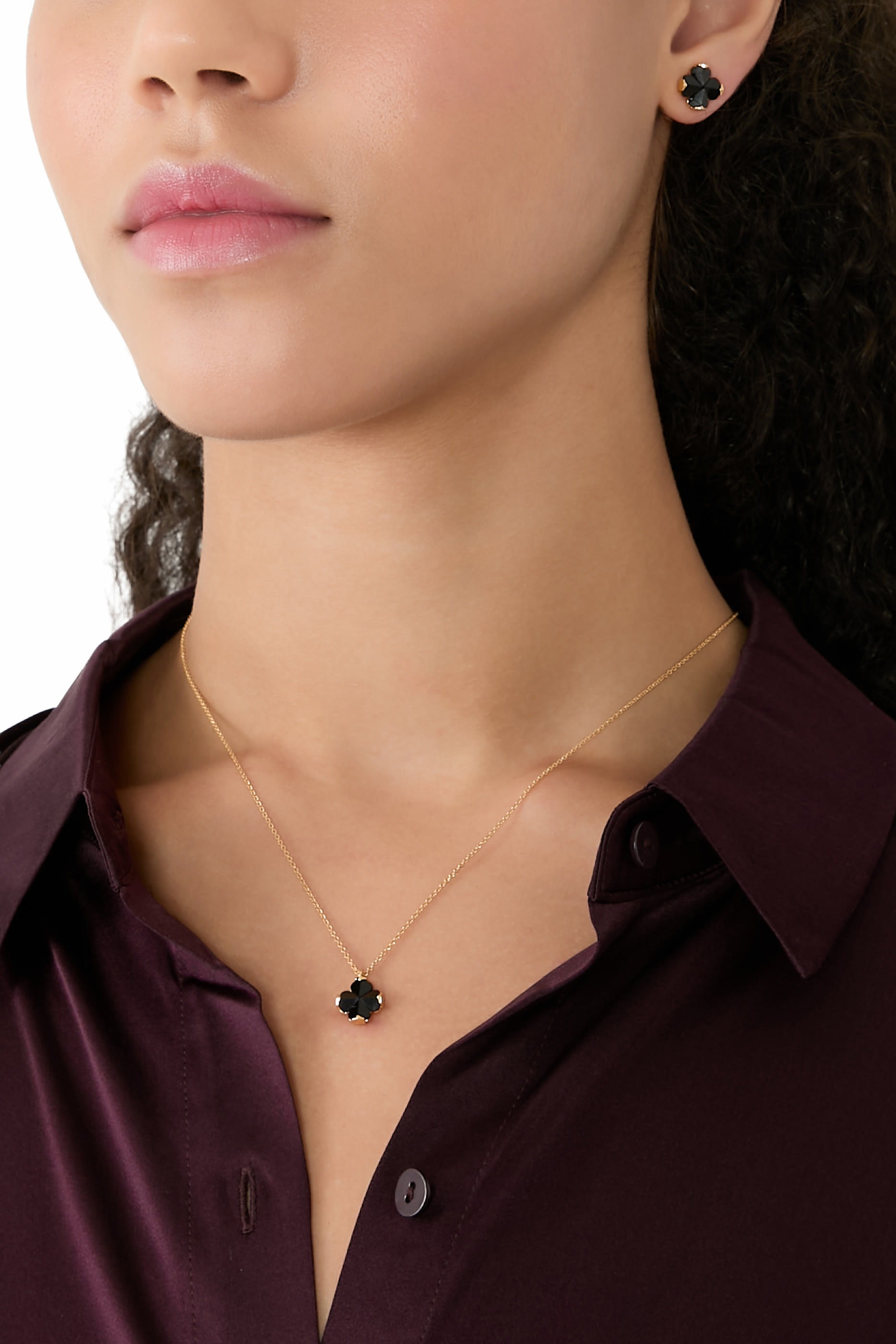 أقراط بتصميم زهرة بالشكل البستوني