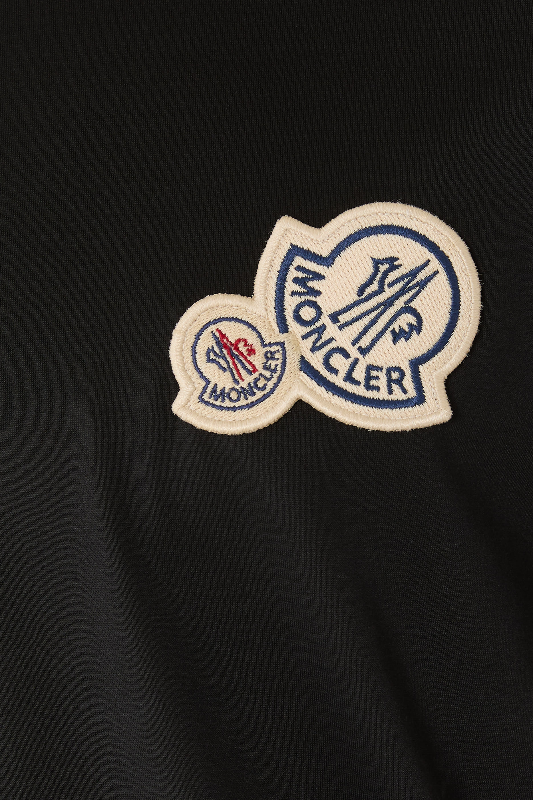 تيشيرت برقعة مزدوجة بشعار الماركة قطن