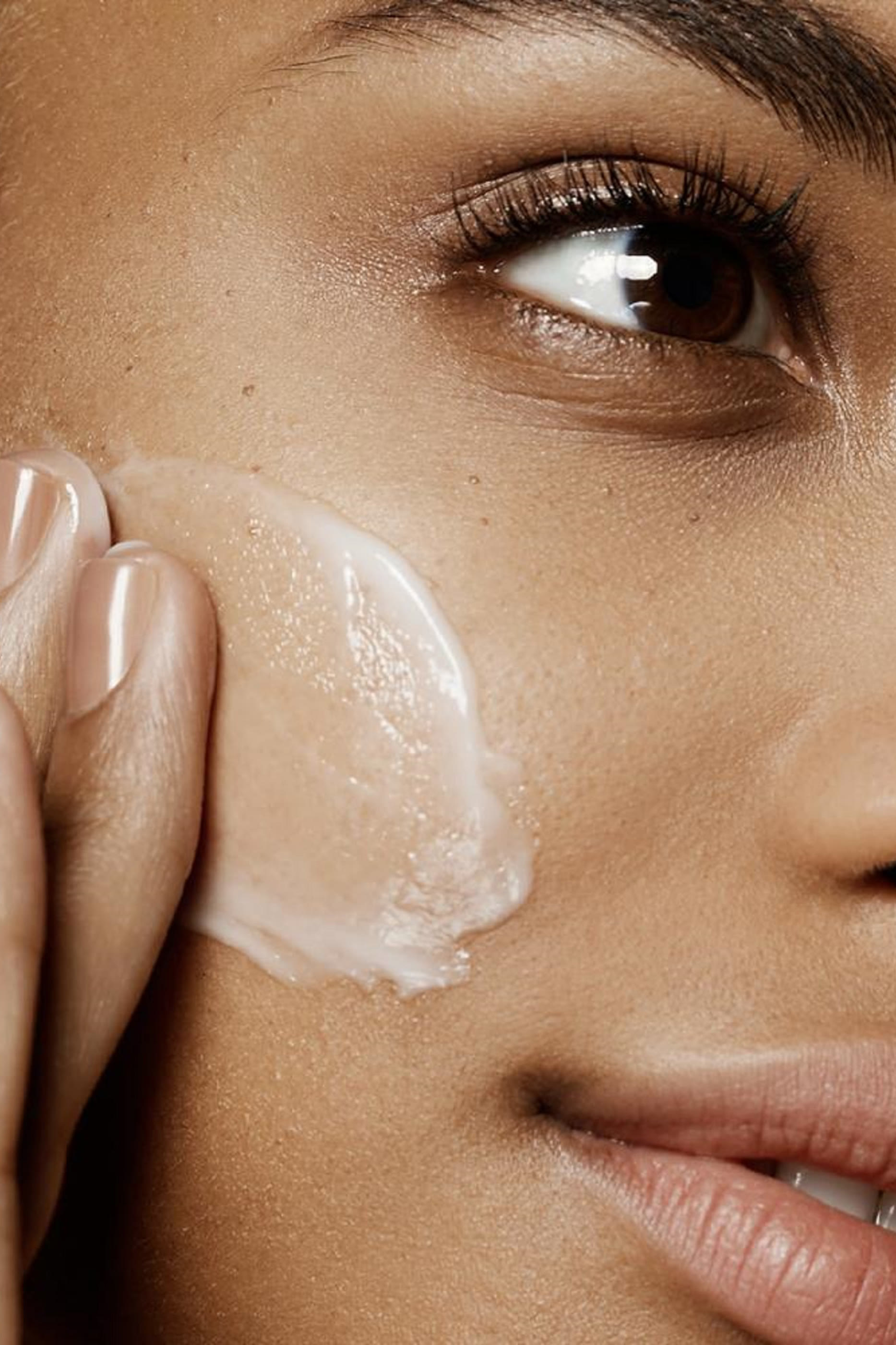 كريم جل نهاري مرطب بمضادات أكسدة للتحكم في زيوت البشرة