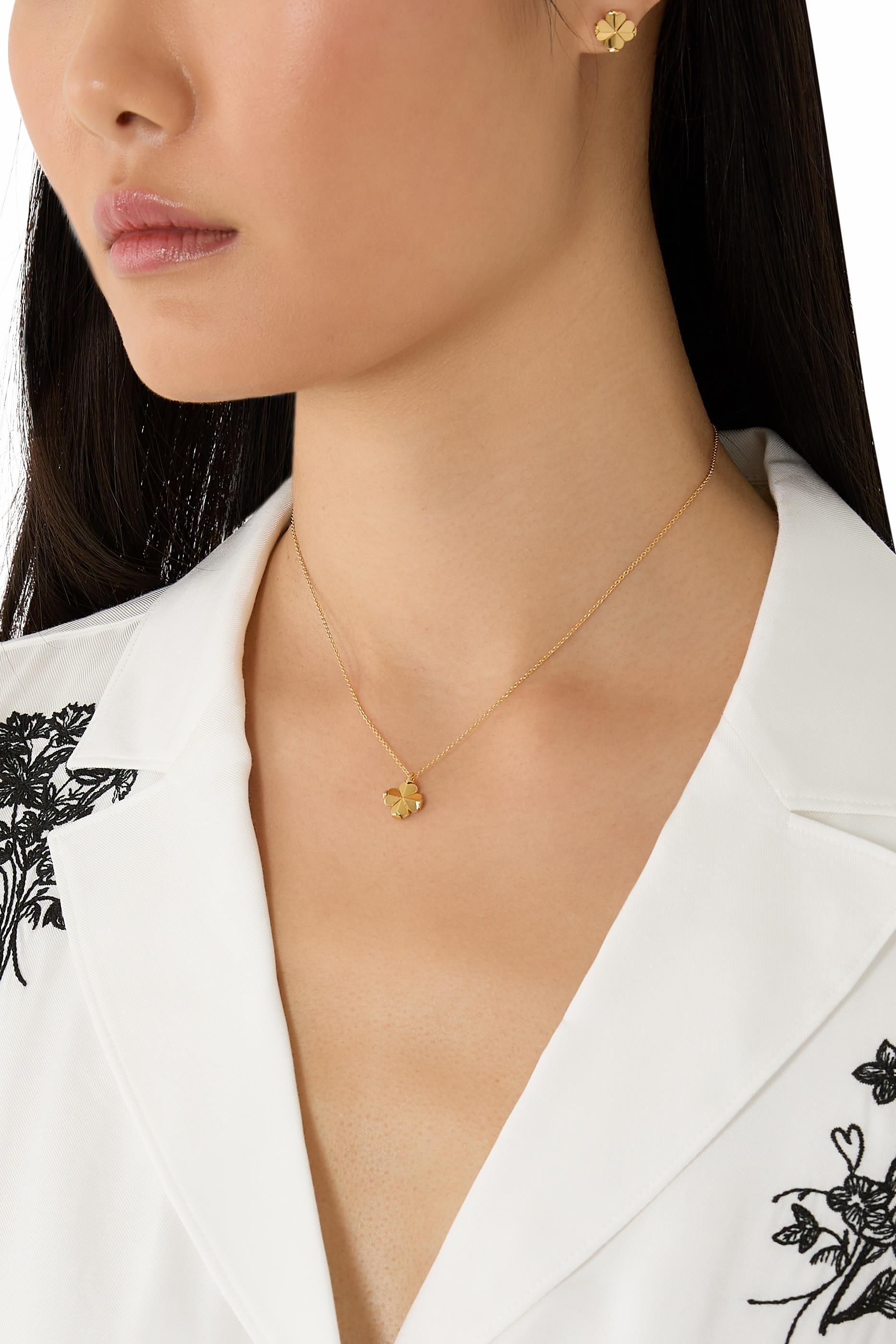 قلادة بدلاية صغيرة بتصميم زهرة بالشكل البستوني