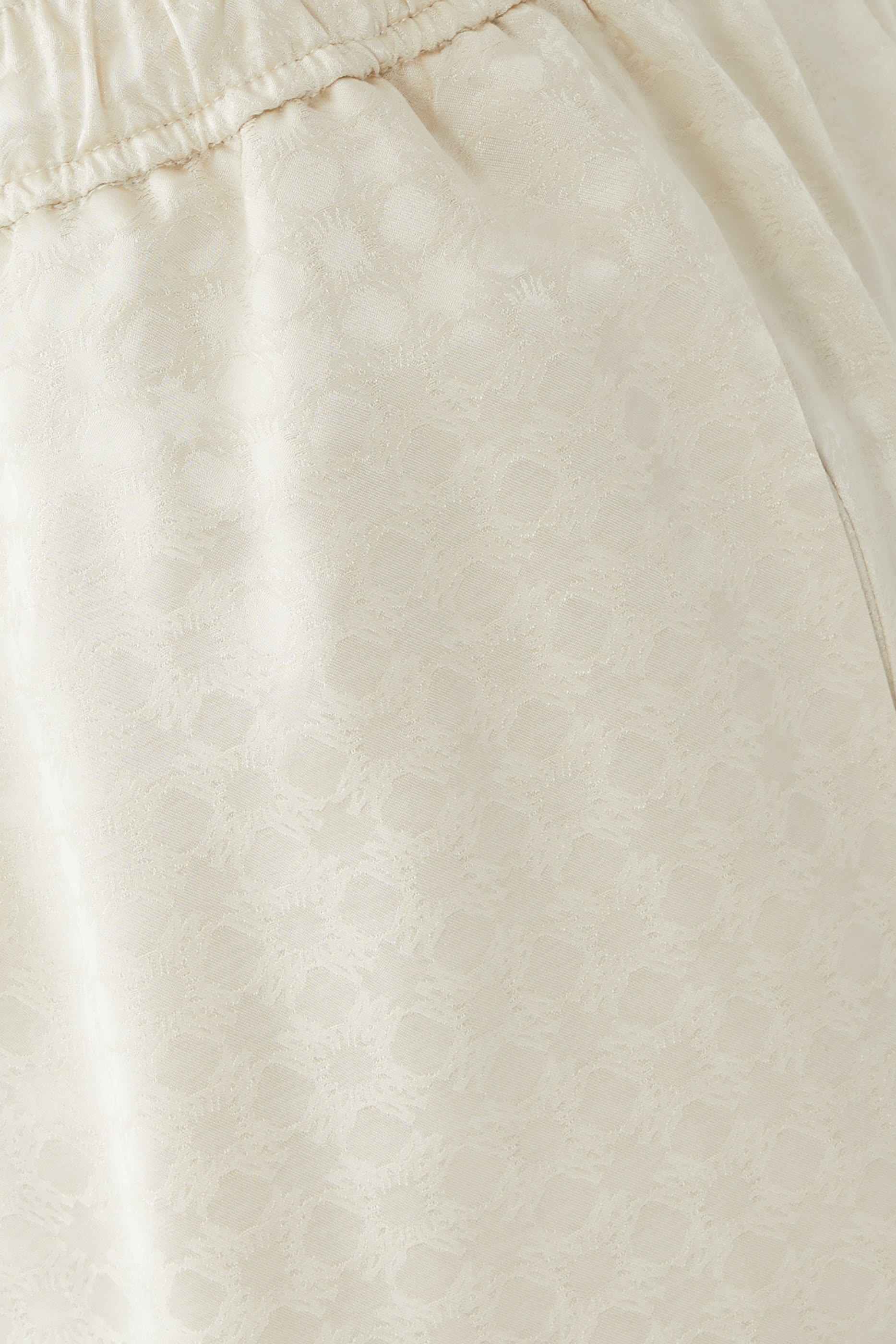 شورت بشعار الماركة ونقشة مربعات جاكار