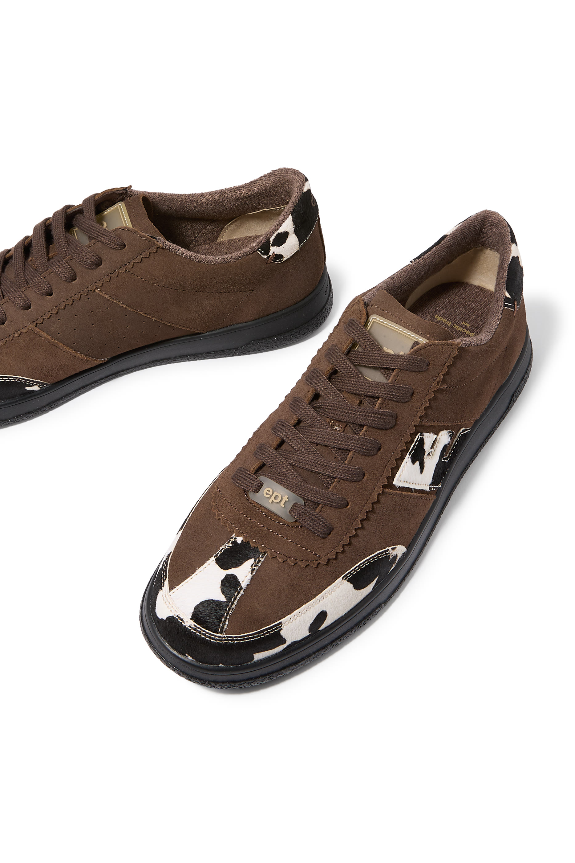 سنيكرز سانتوس