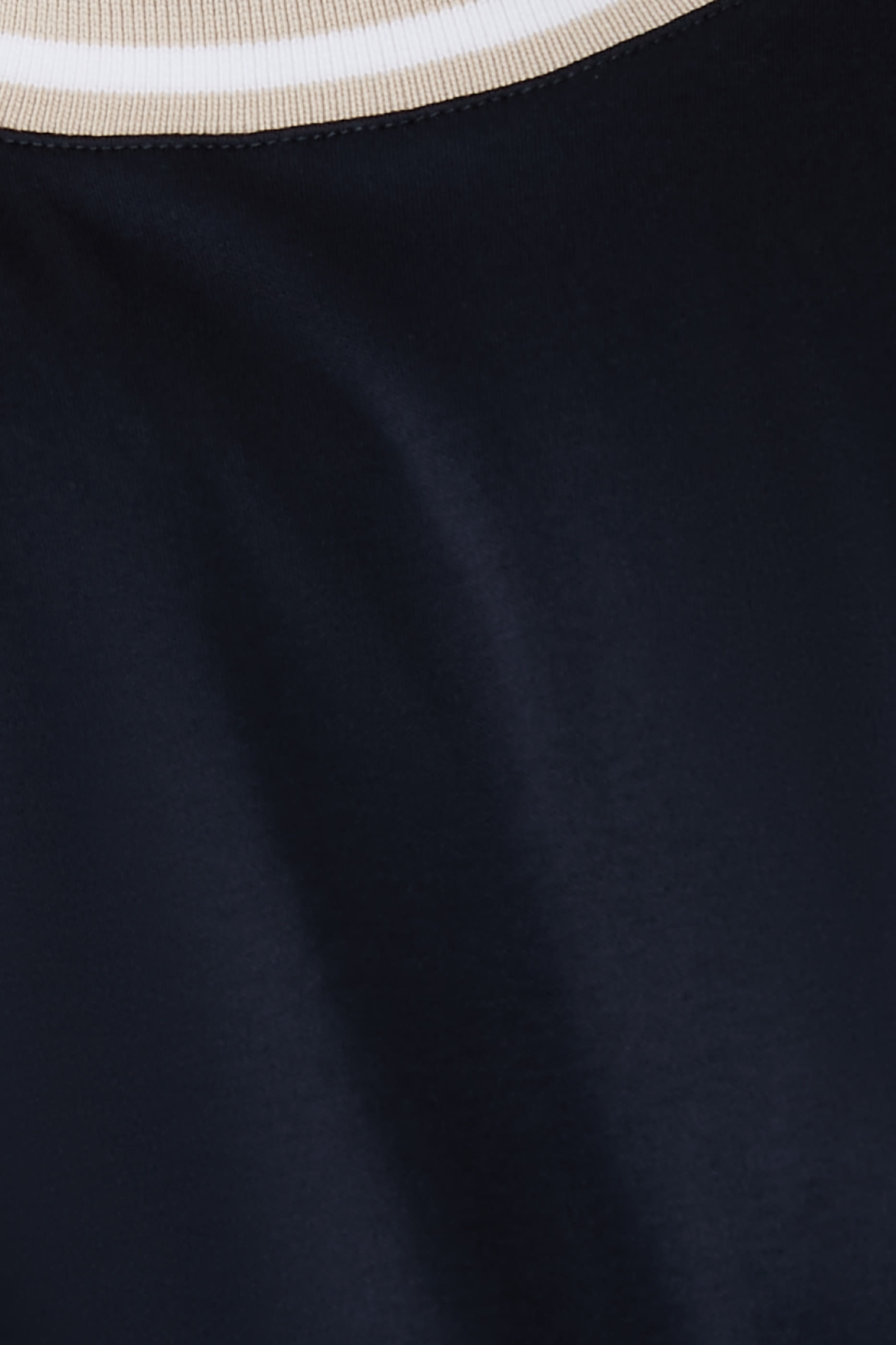 تيشيرت بشعار الماركة