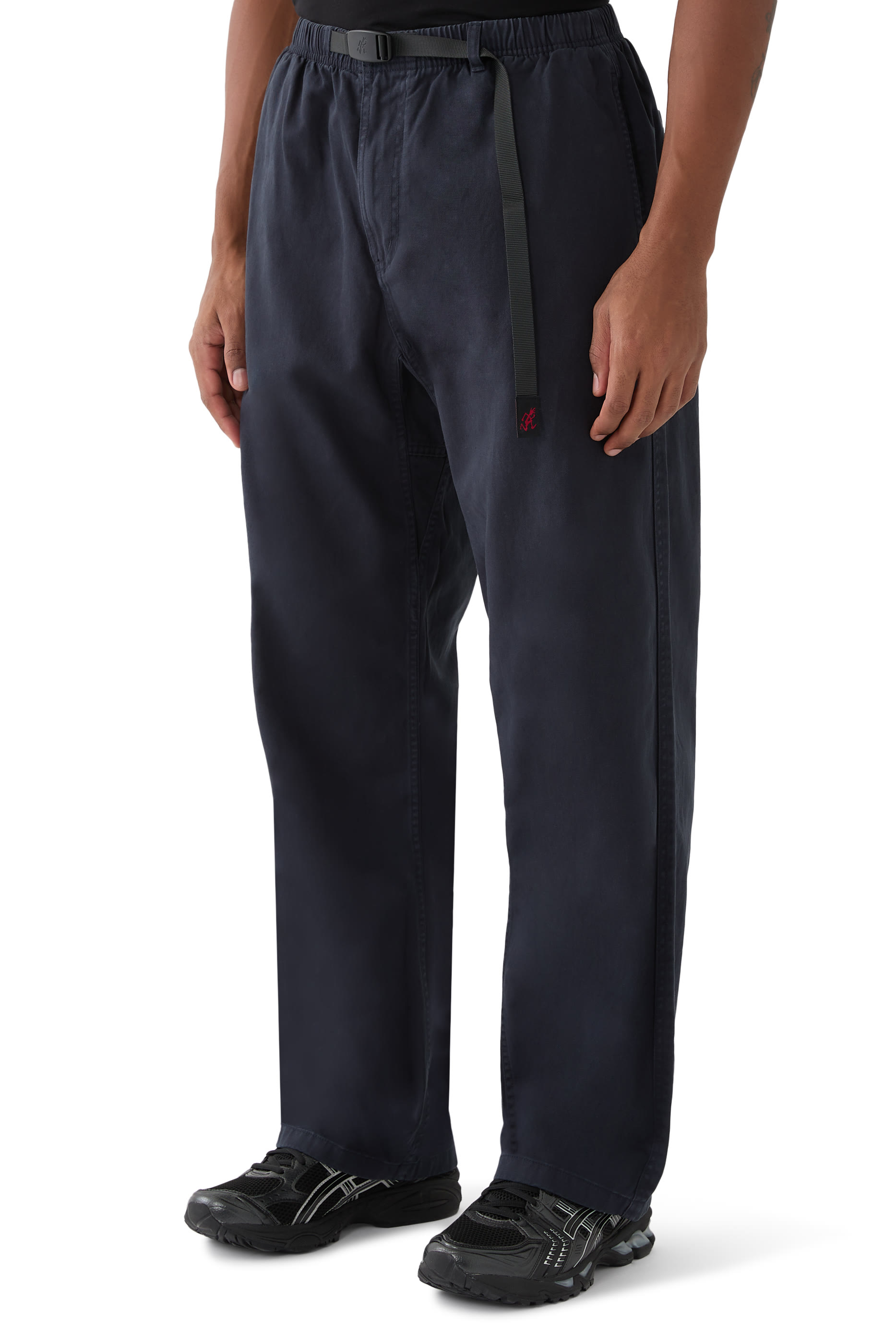 بنطال بقصة ساق مستقيمة بنطال بقصة ساق مستقيمة