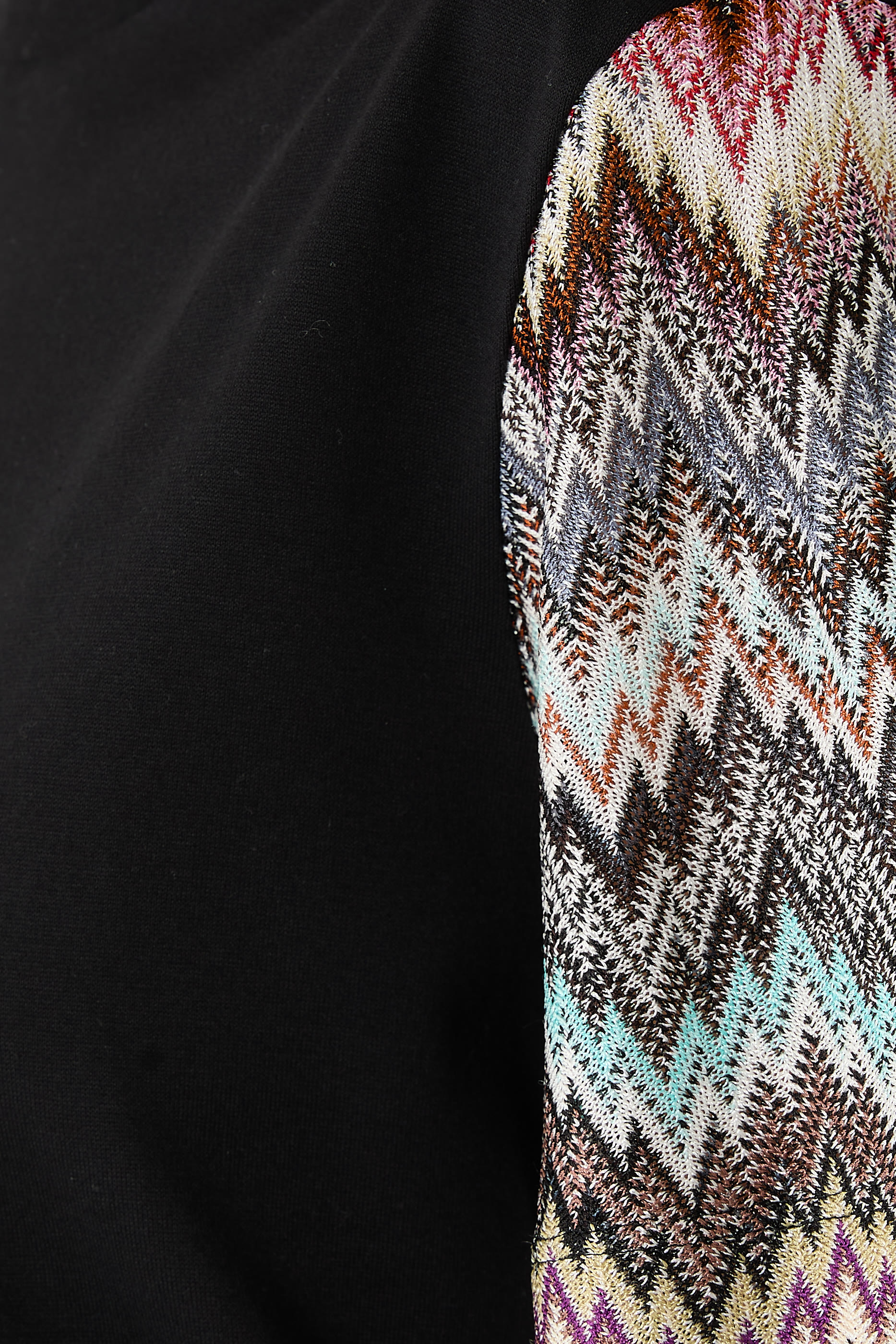 تيشيرت بياقة ضيقة نسيج راشيل