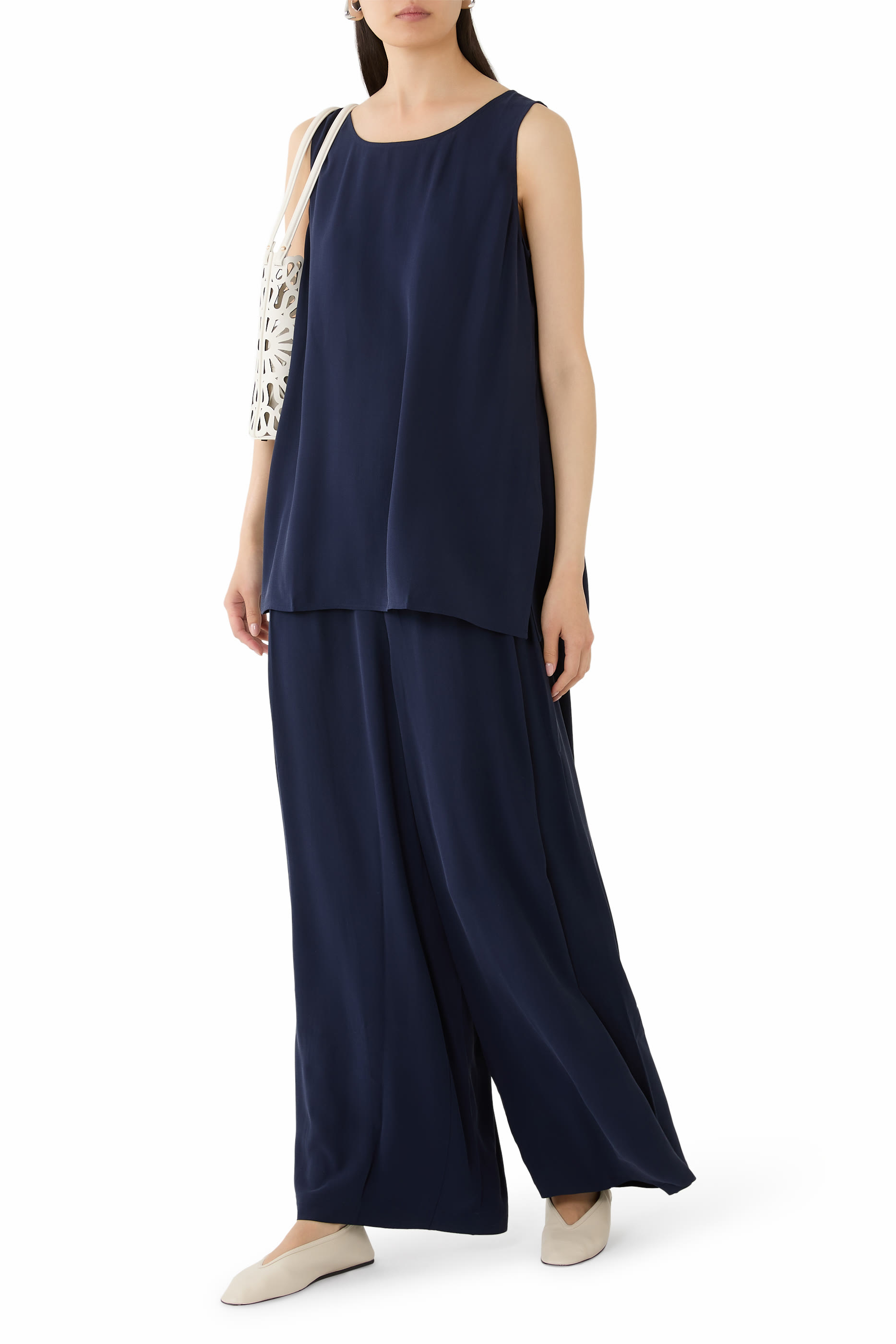 بلوزة باليه بلا أكمام بياقة عالية