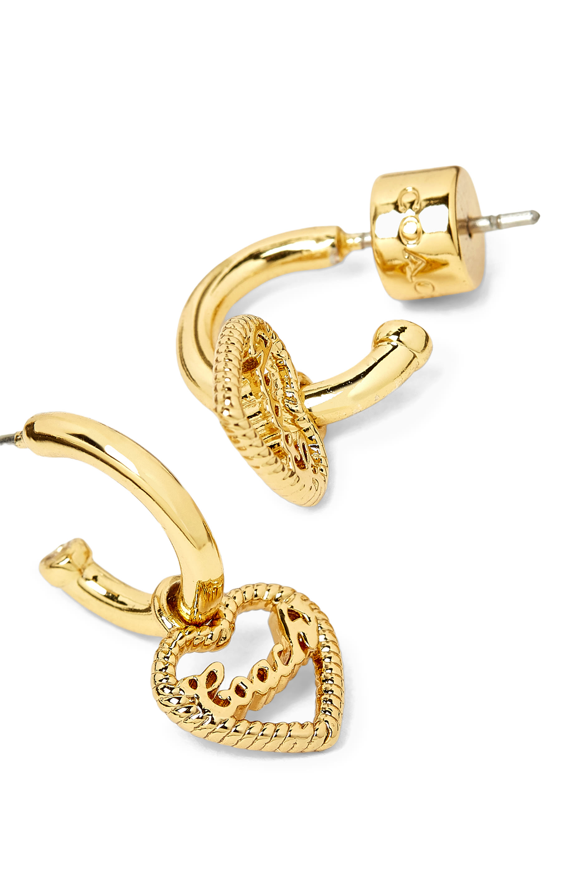 أقراط هاجي بتصميم قلب بشعار الماركة