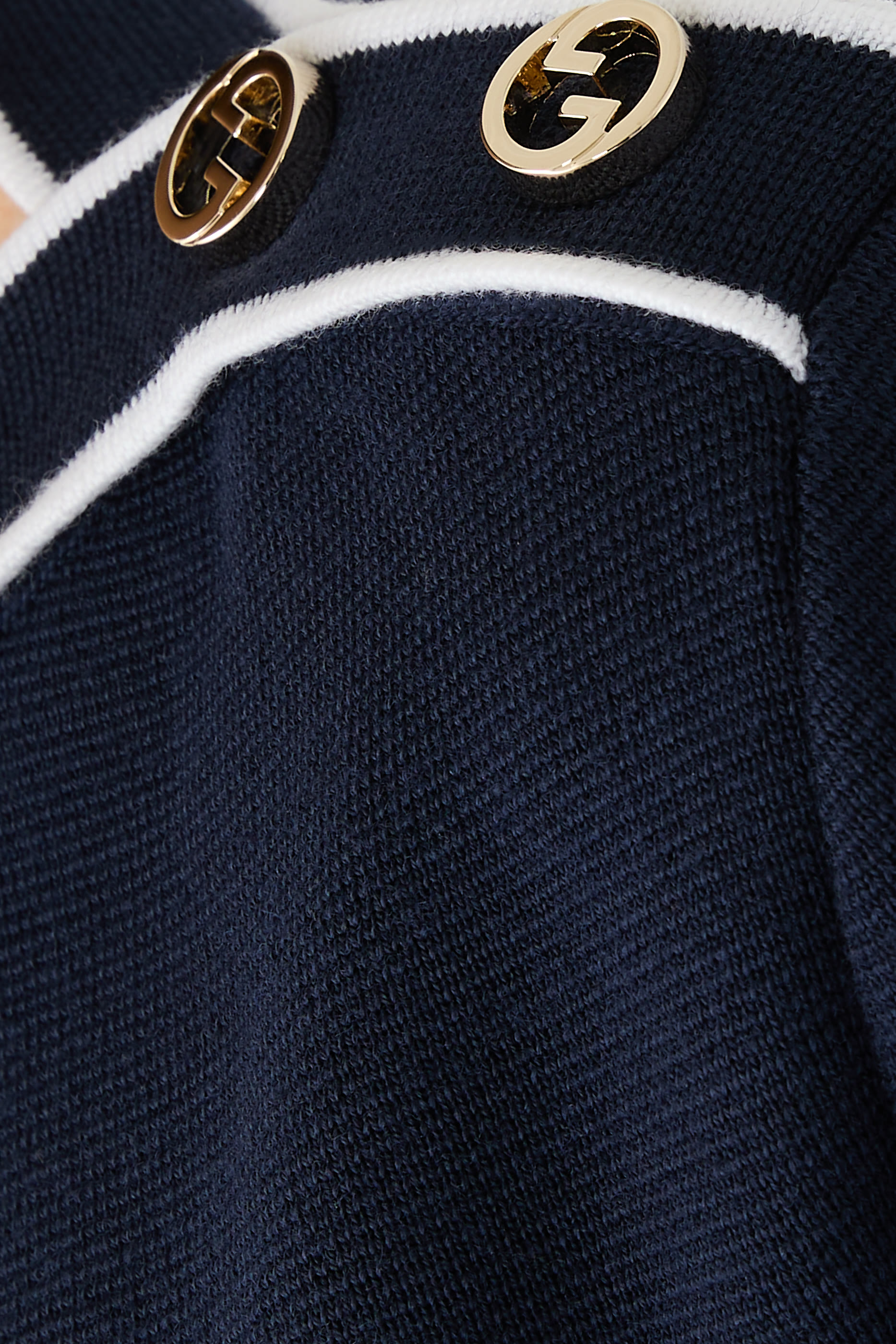 بلوزة صوف ناعم