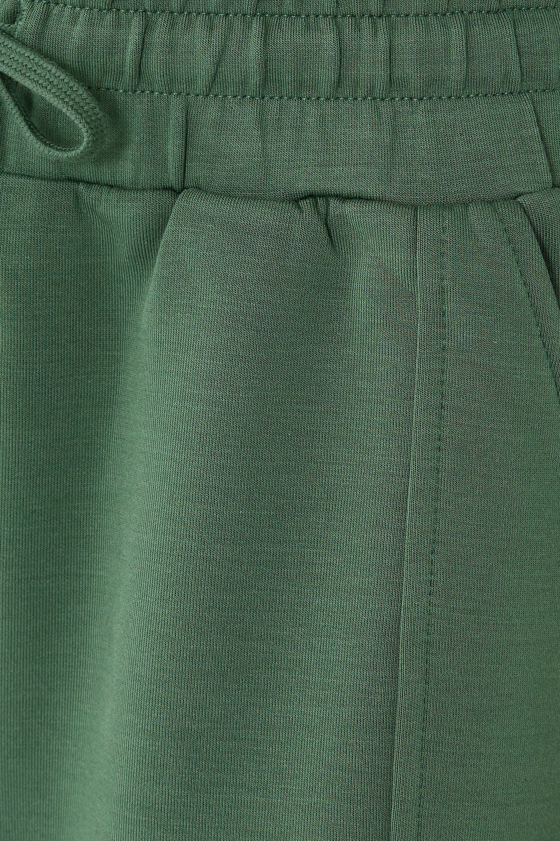 شورت أتريوم بخصر مرتفع 4.5‏ بوصة