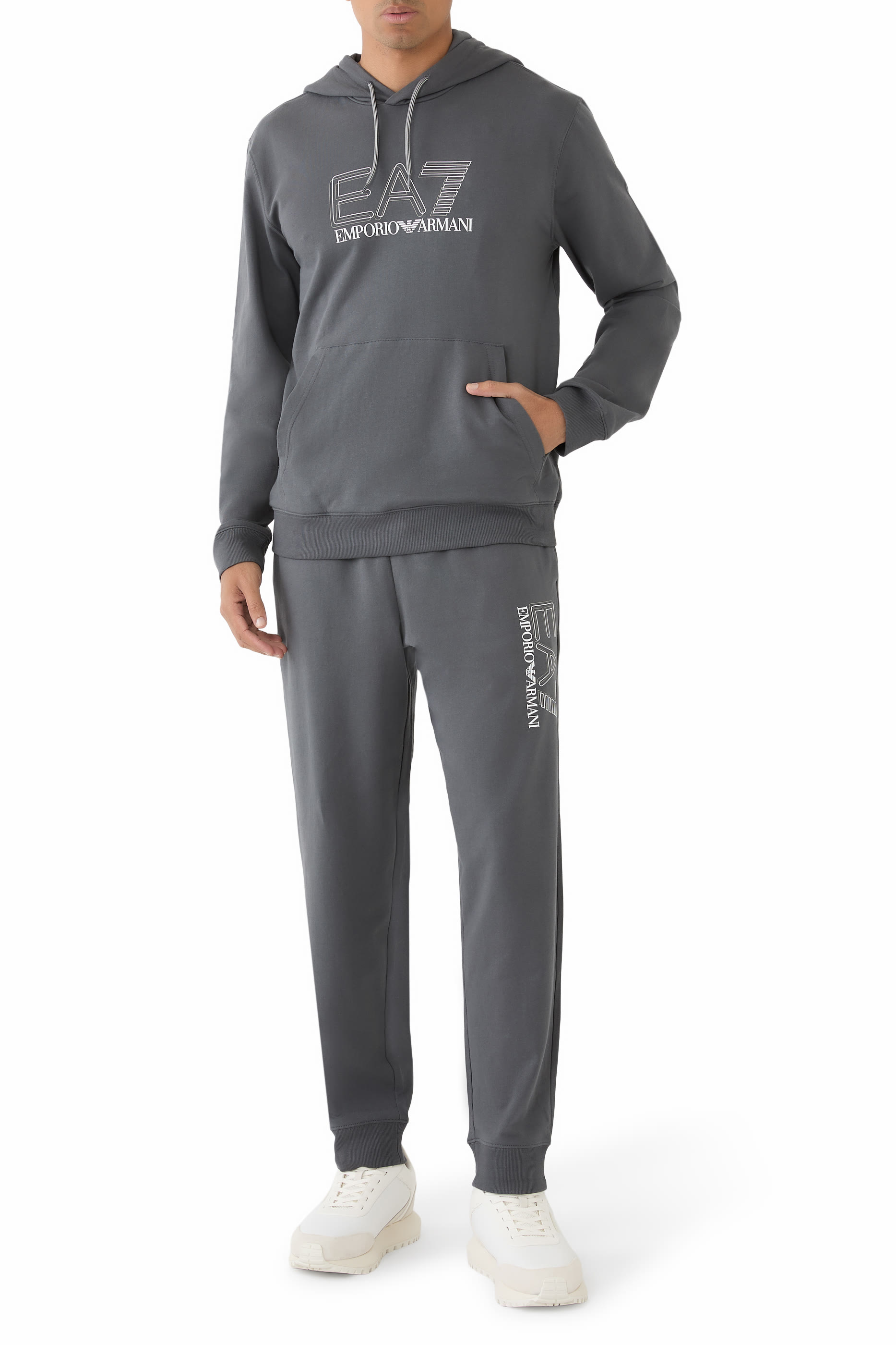 بنطال رياضي بشعار الماركة