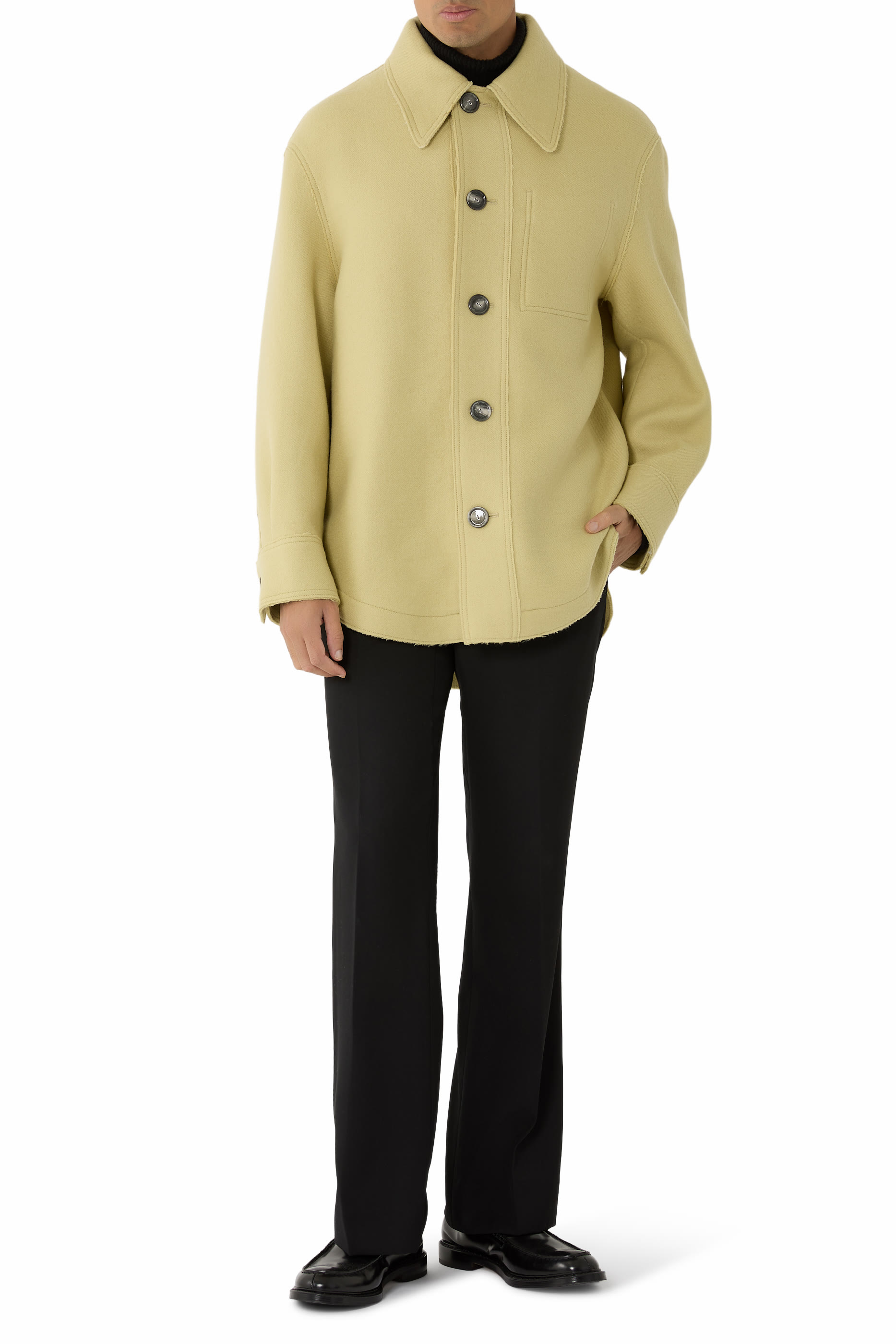 جاكيت بأزرار صوف