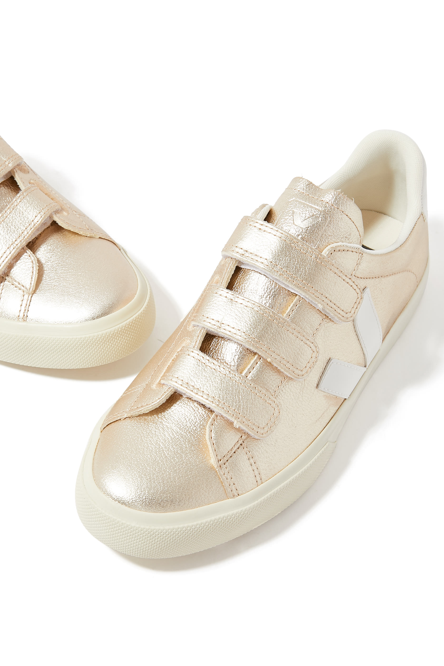 سنيكرز ريسيفي جلد خالي من الكروم