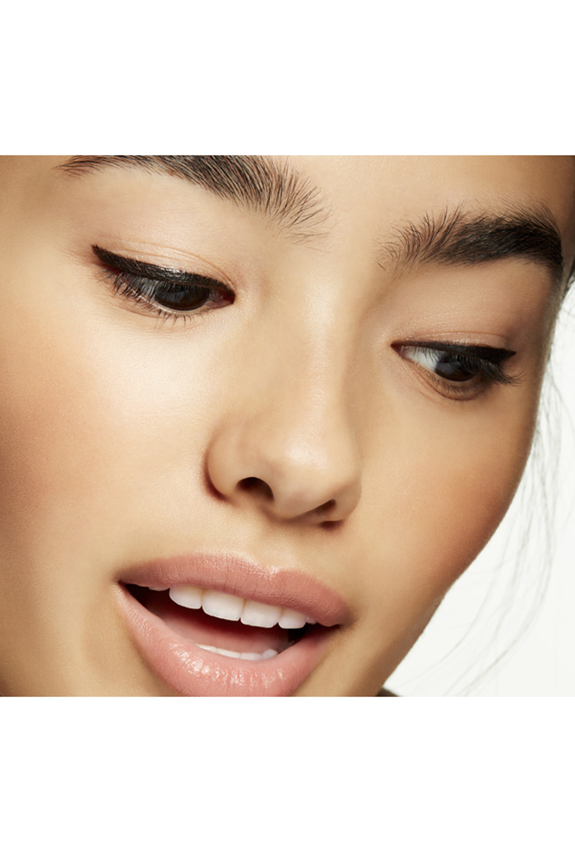 قلم محدد عيون برش ستروك يدوم 24 ساعة درجة أسود