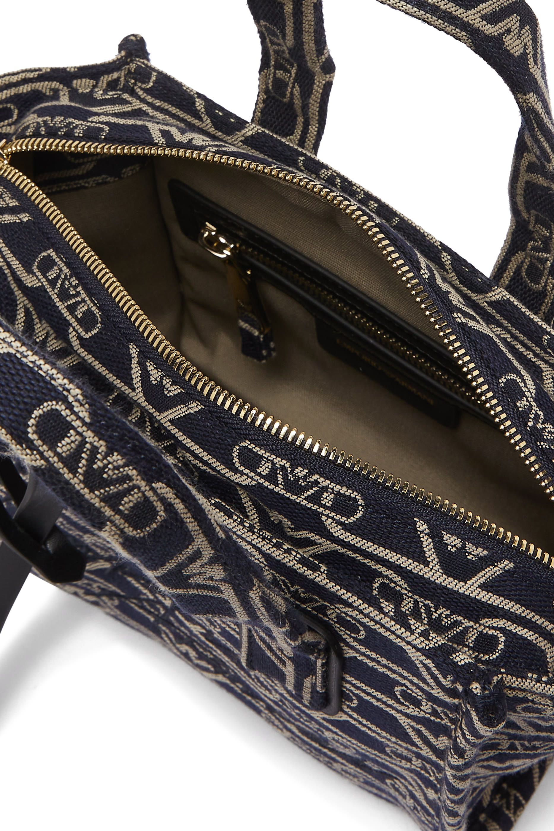 حقيبة يد صغيرة بنقشة حروف شعار الماركة بالكامل حقيبة يد صغيرة بنقشة حروف شعار الماركة بالكامل