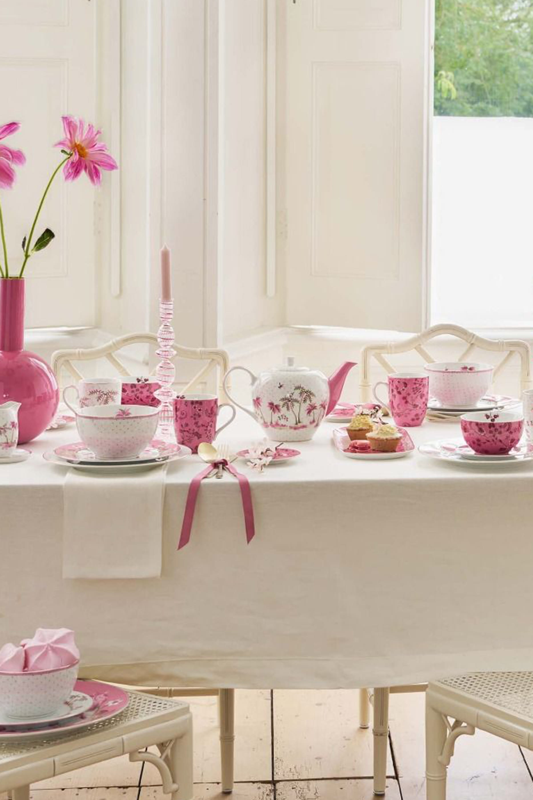 طقم  فنجان وطبق إسبريسو جولي بنقشة منقطة