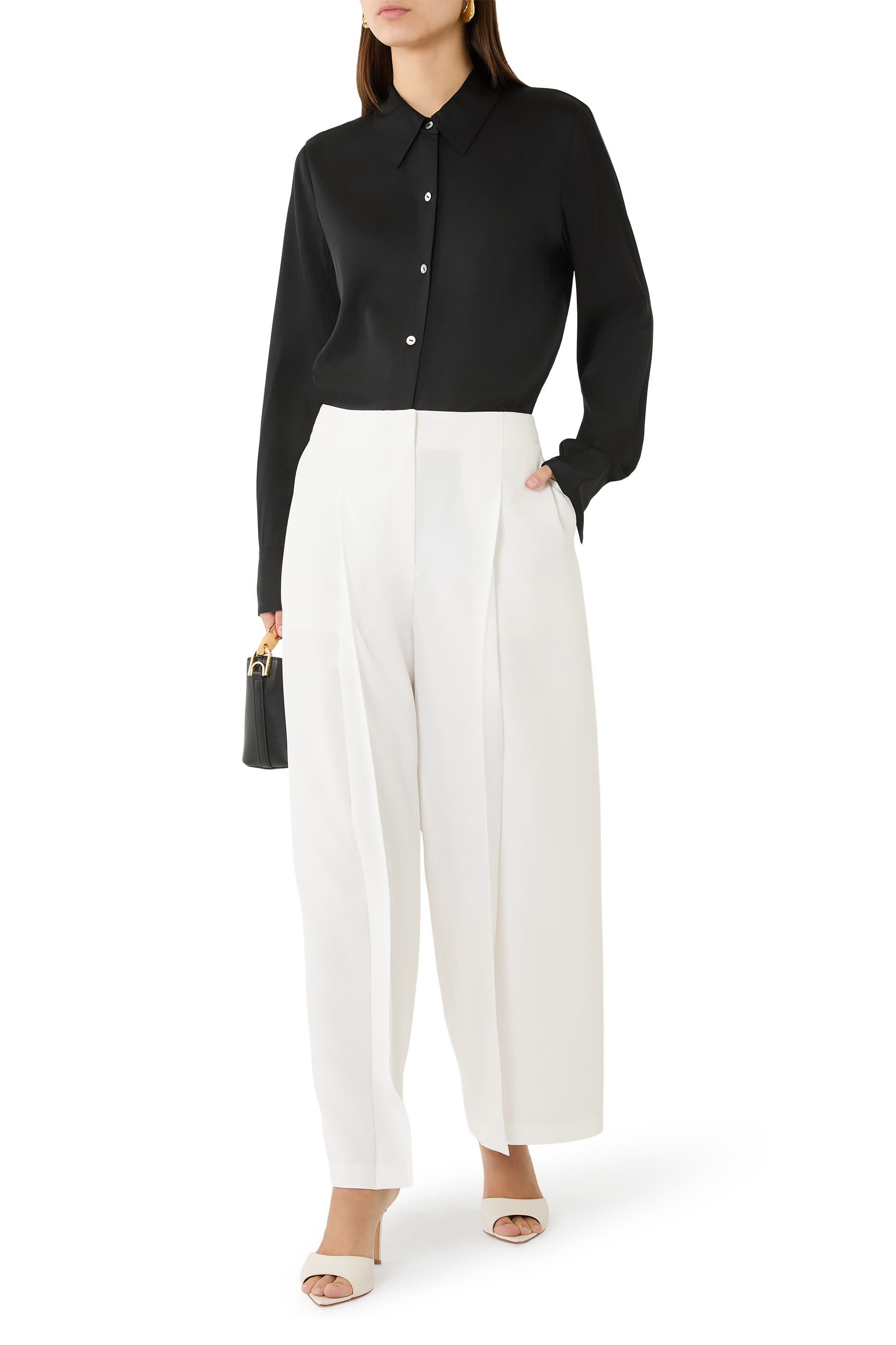 قميص كلاسيكي بقصة ضيقة