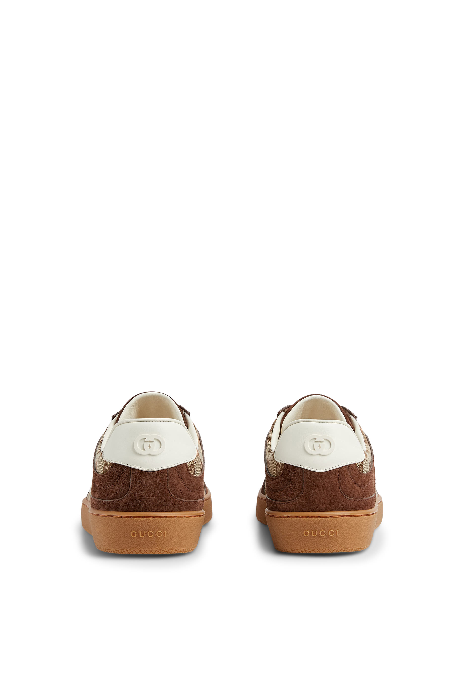 سنيكرز بشعار الماركة متداخل