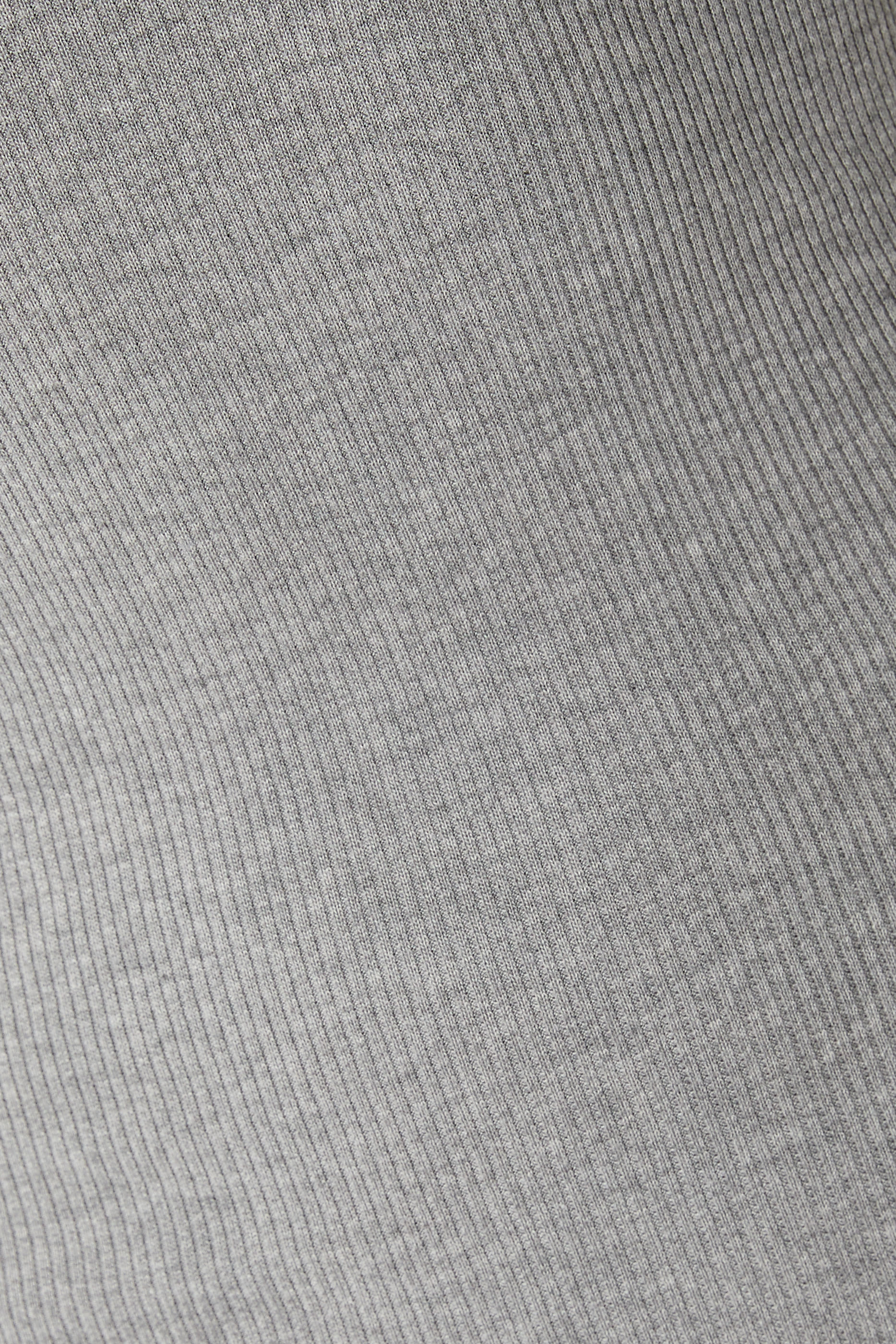 فستان طويل بياقة مربعة