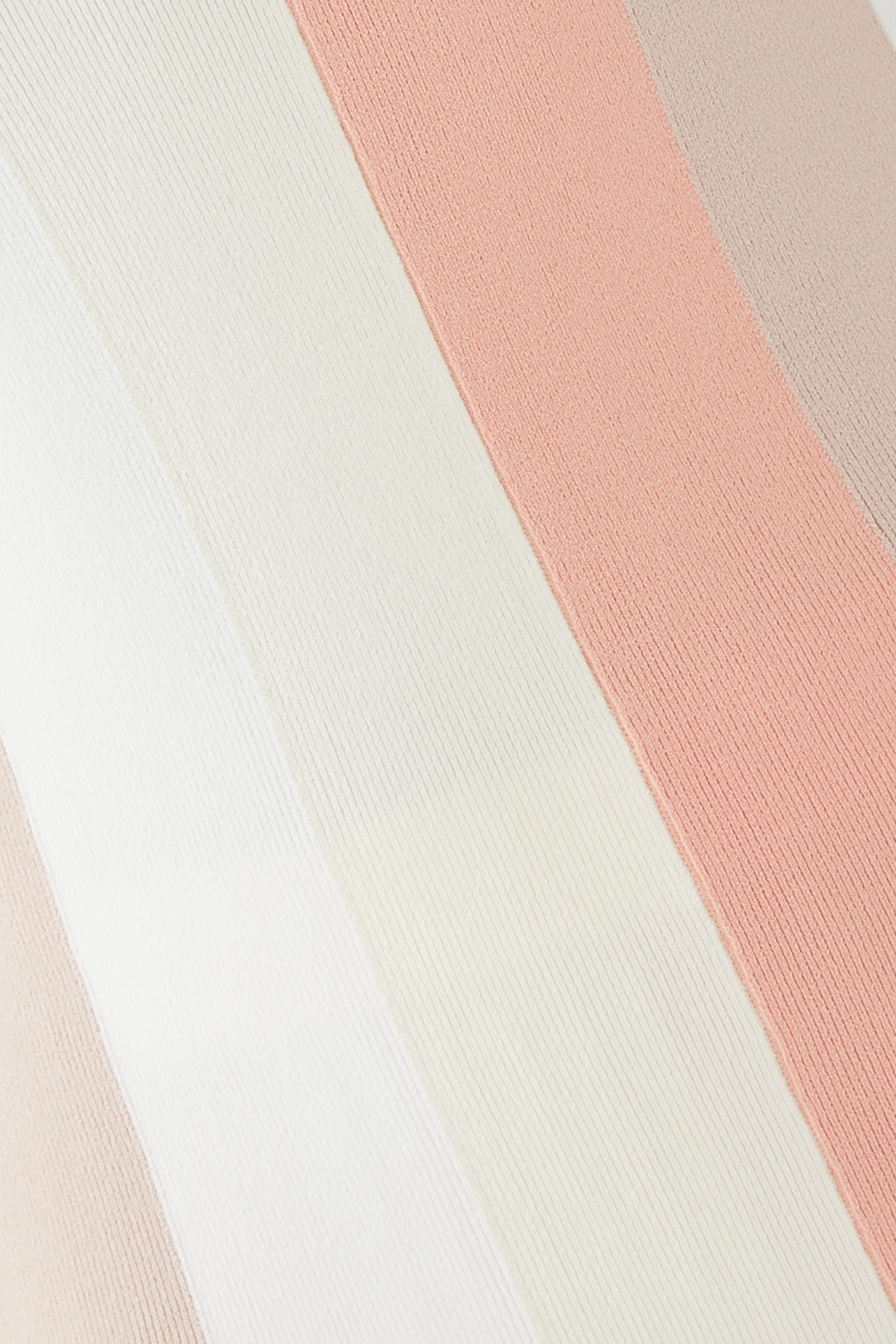 بلوزة مضلعة مخططة