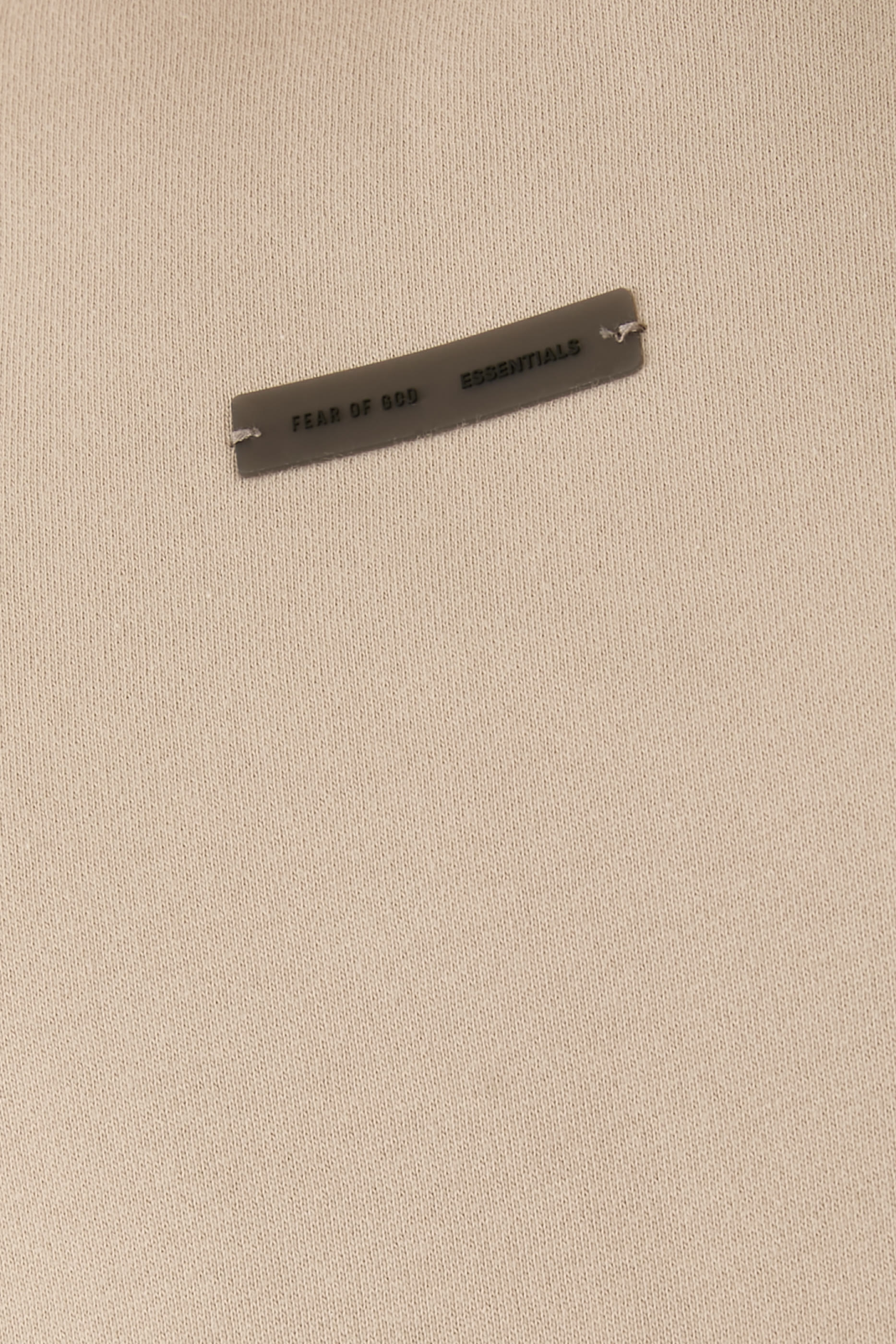 سويت شيرت بياقة ضيقة وقصة عصرية صوف