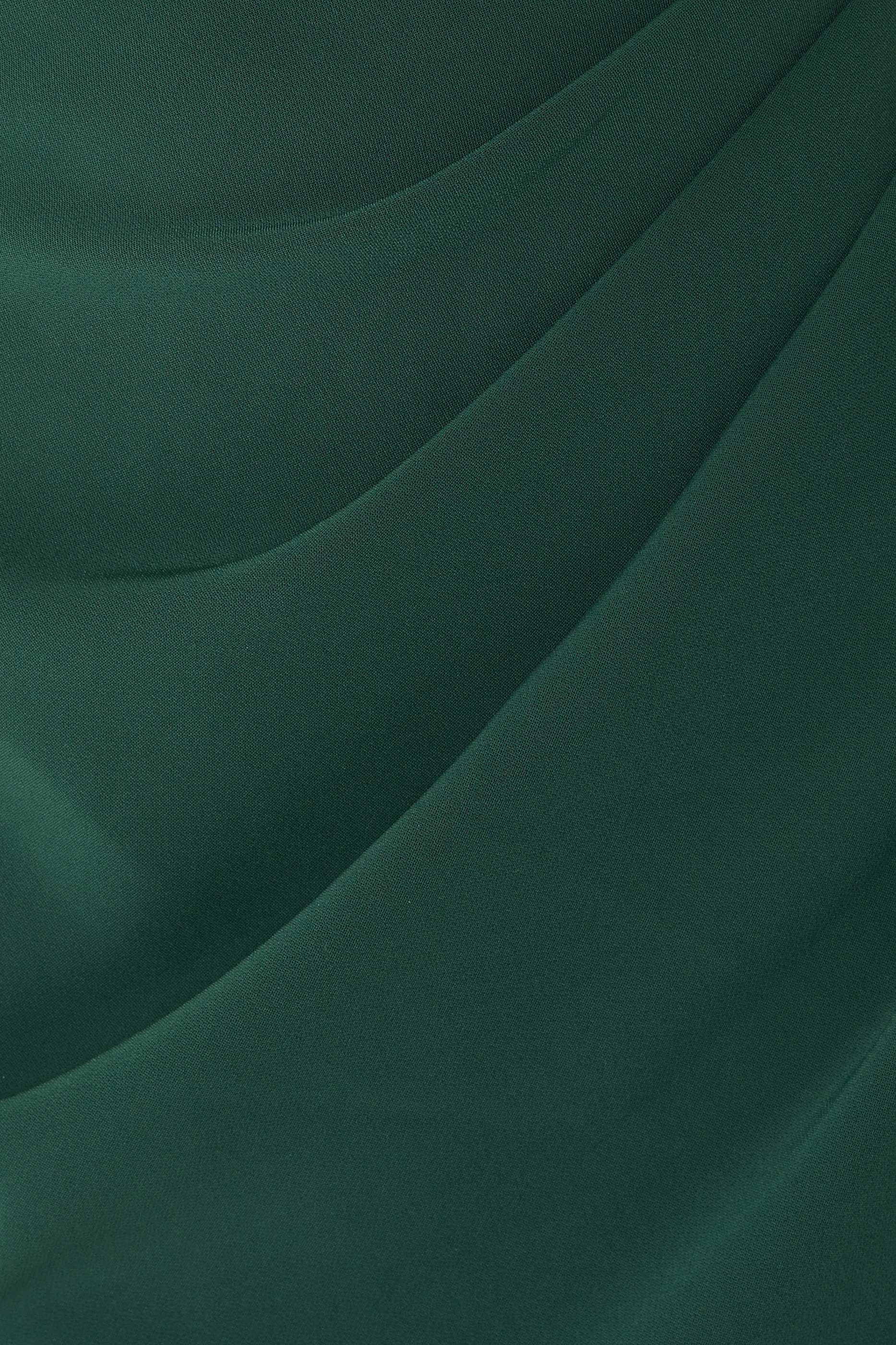 فستان سهرة بأكتاف مكشوفة وقصة حورية البحر بكشكش