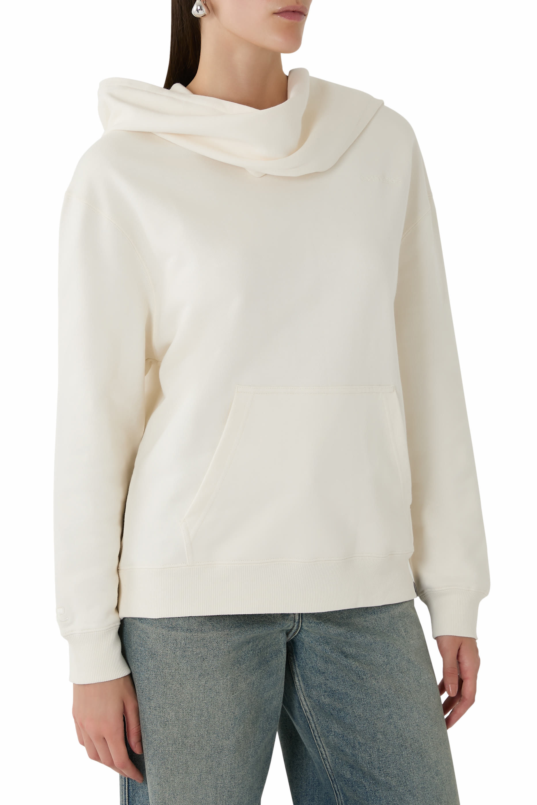 هودي بوشاح وتطريز