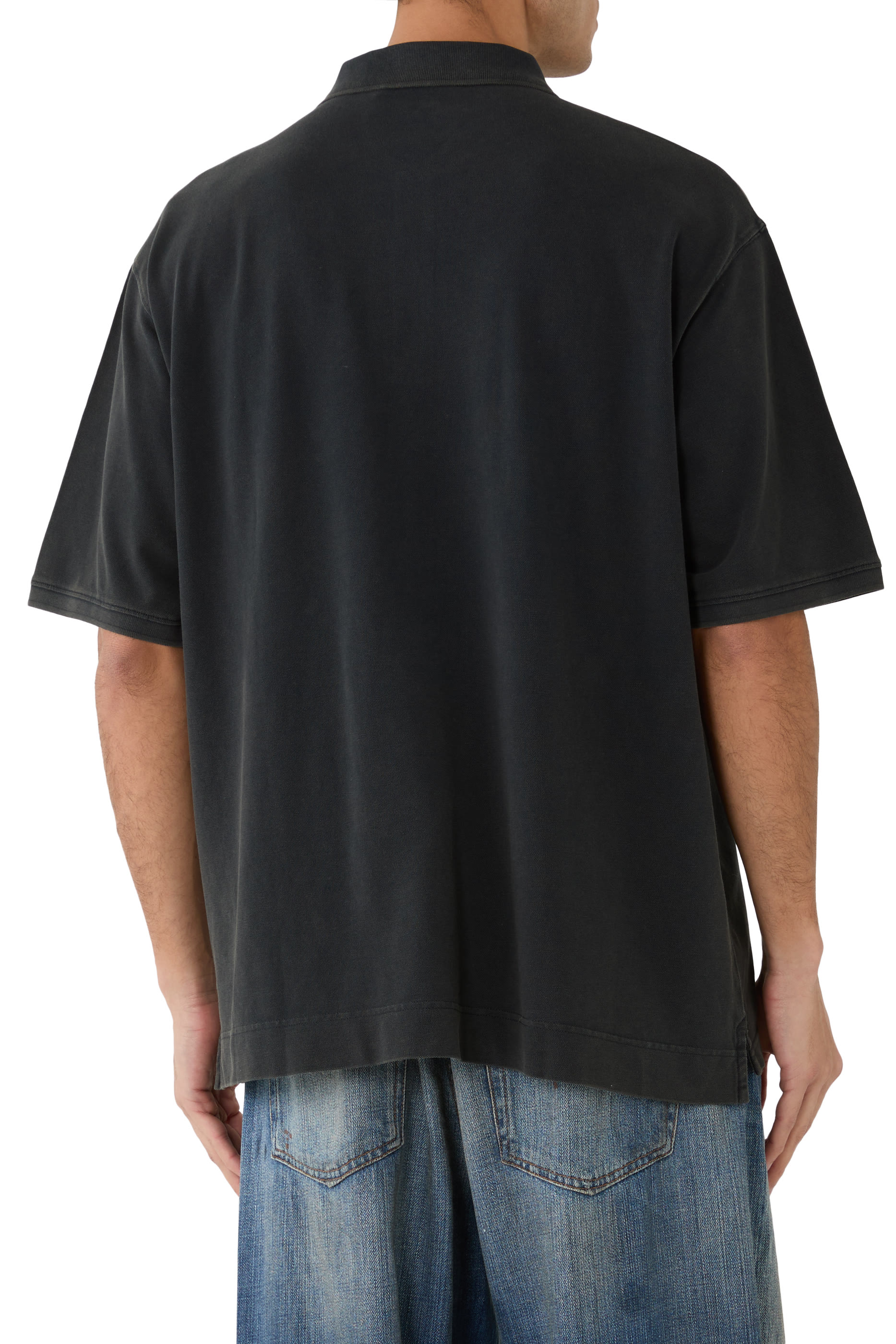 قميص بولو بلون باهت بشعار الماركة