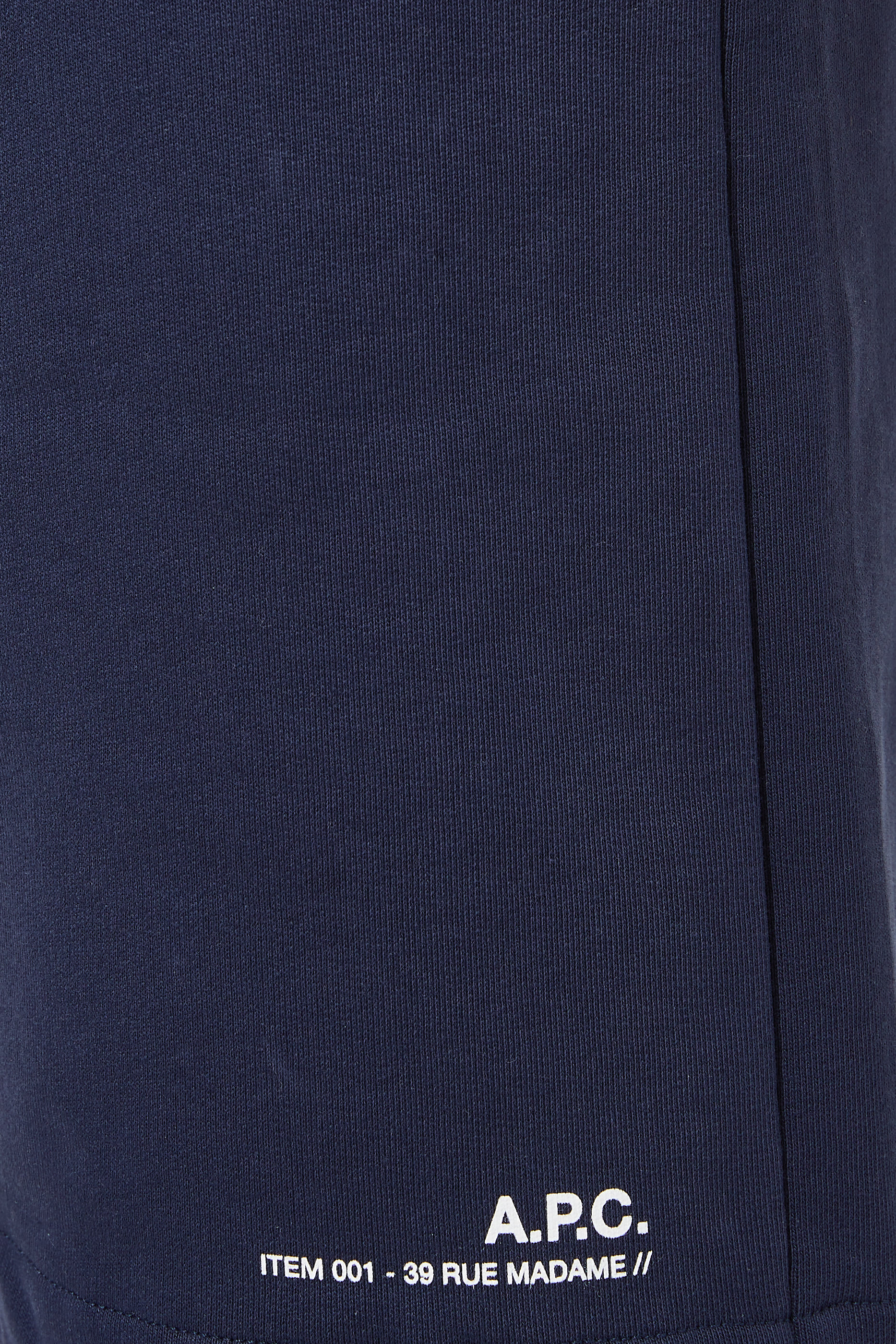 شورت صوف بشعار الماركة