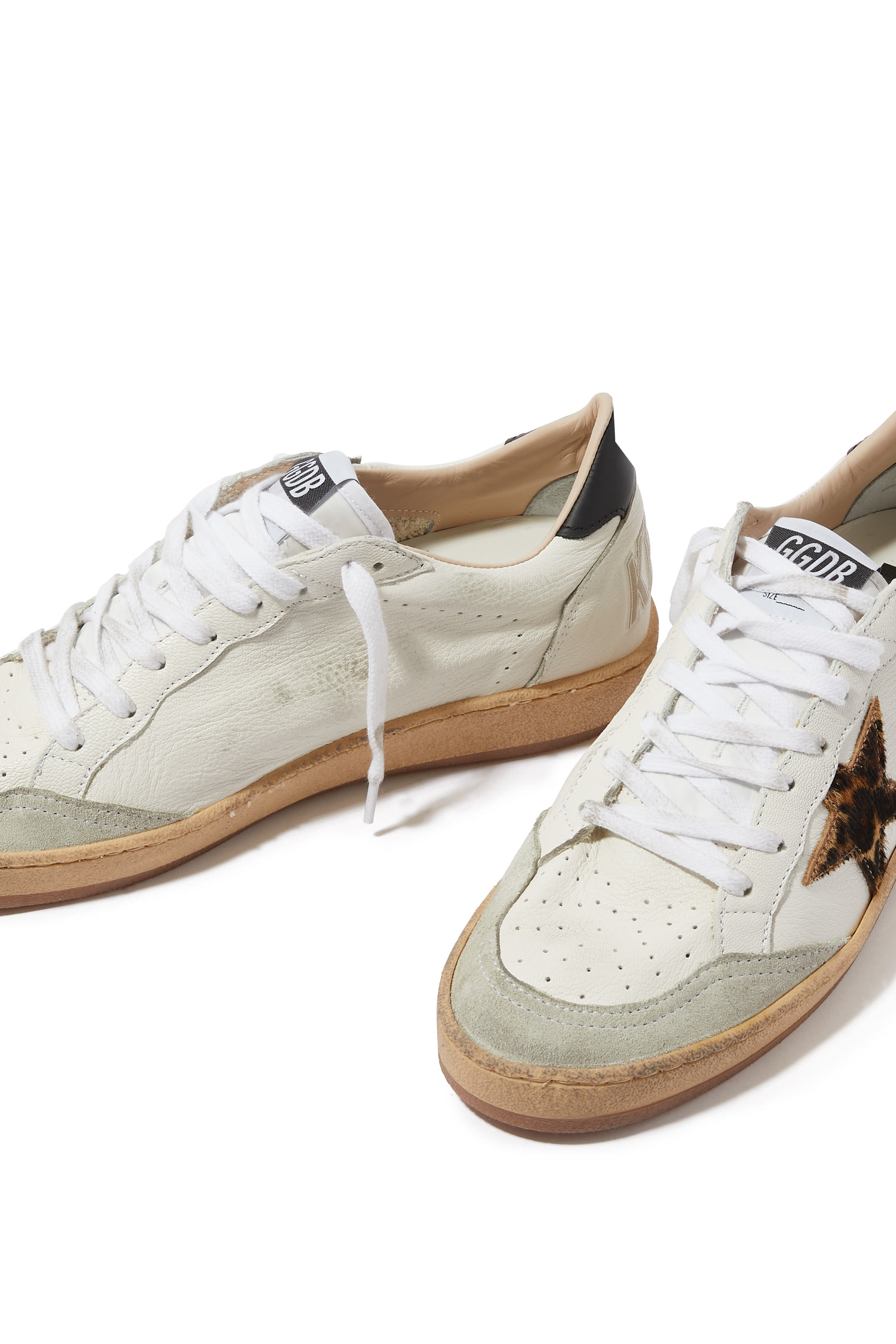 سنيكرز بول ستار بكاحل منخفض بتفاصيل نقشة جلد الفهد