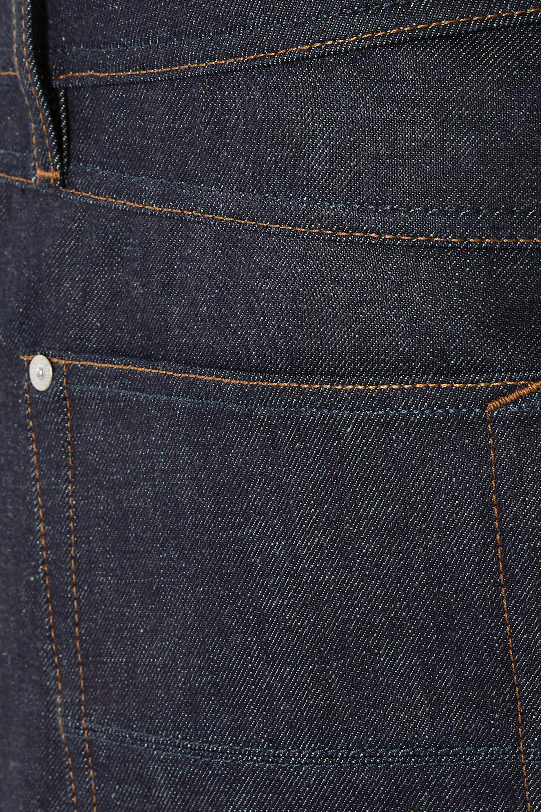 بنطال جينز دنيم بقصة ضيقة