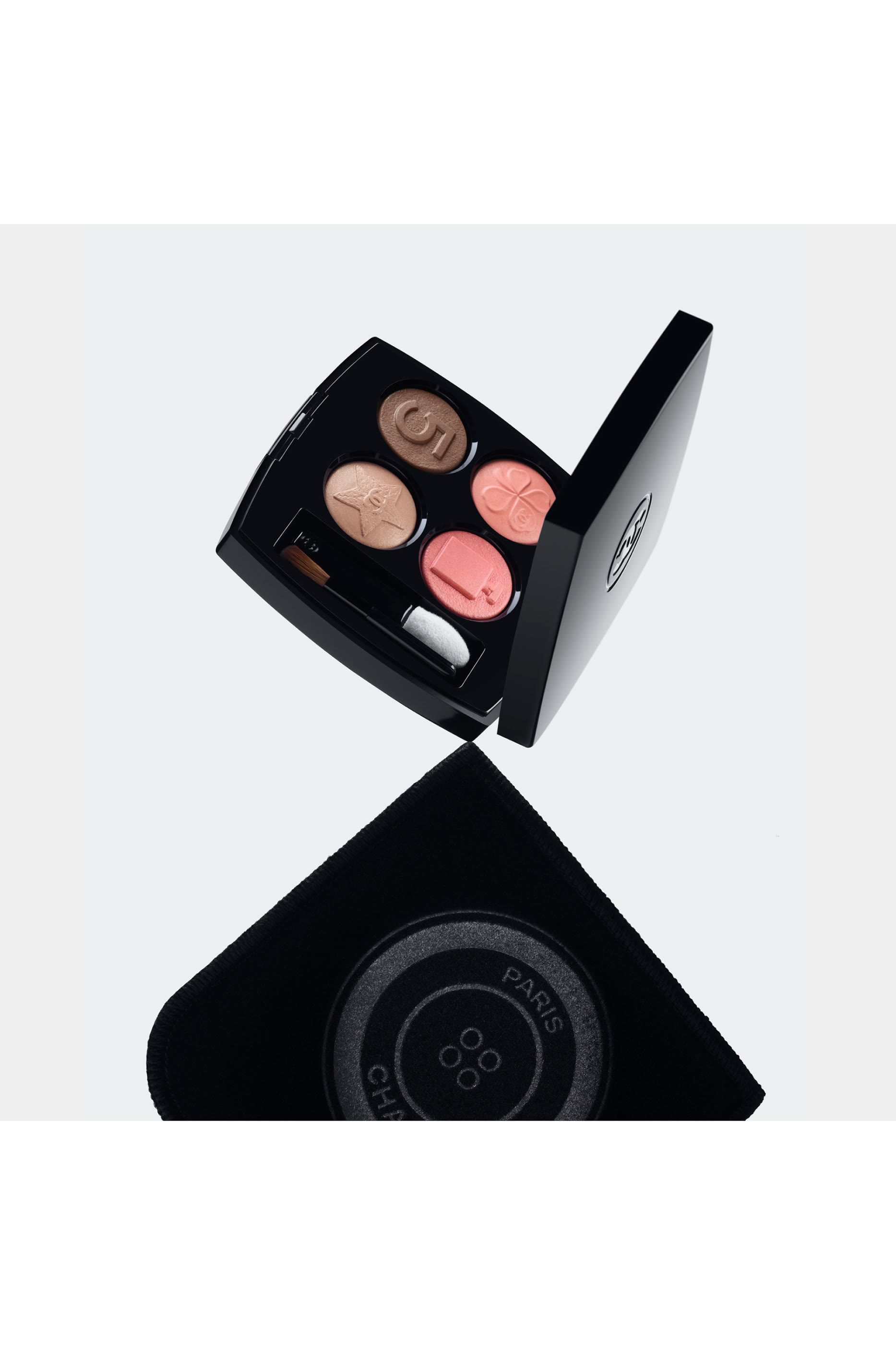 لوحة ظلال عيون Les 4 Ombres Boutons بأربعة ألوان بلمسات نهائية متنوعة