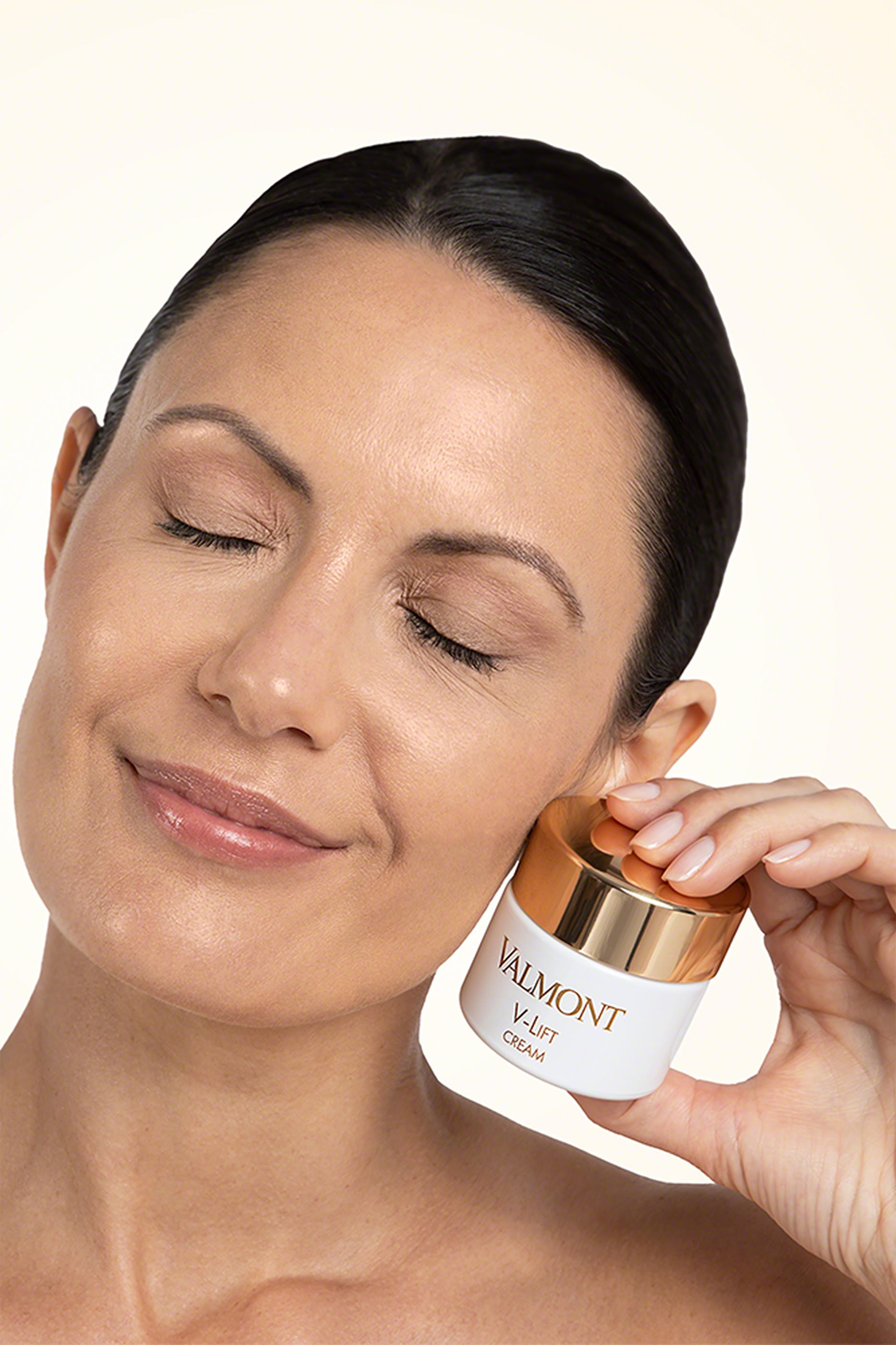 كريم في لشد البشرة