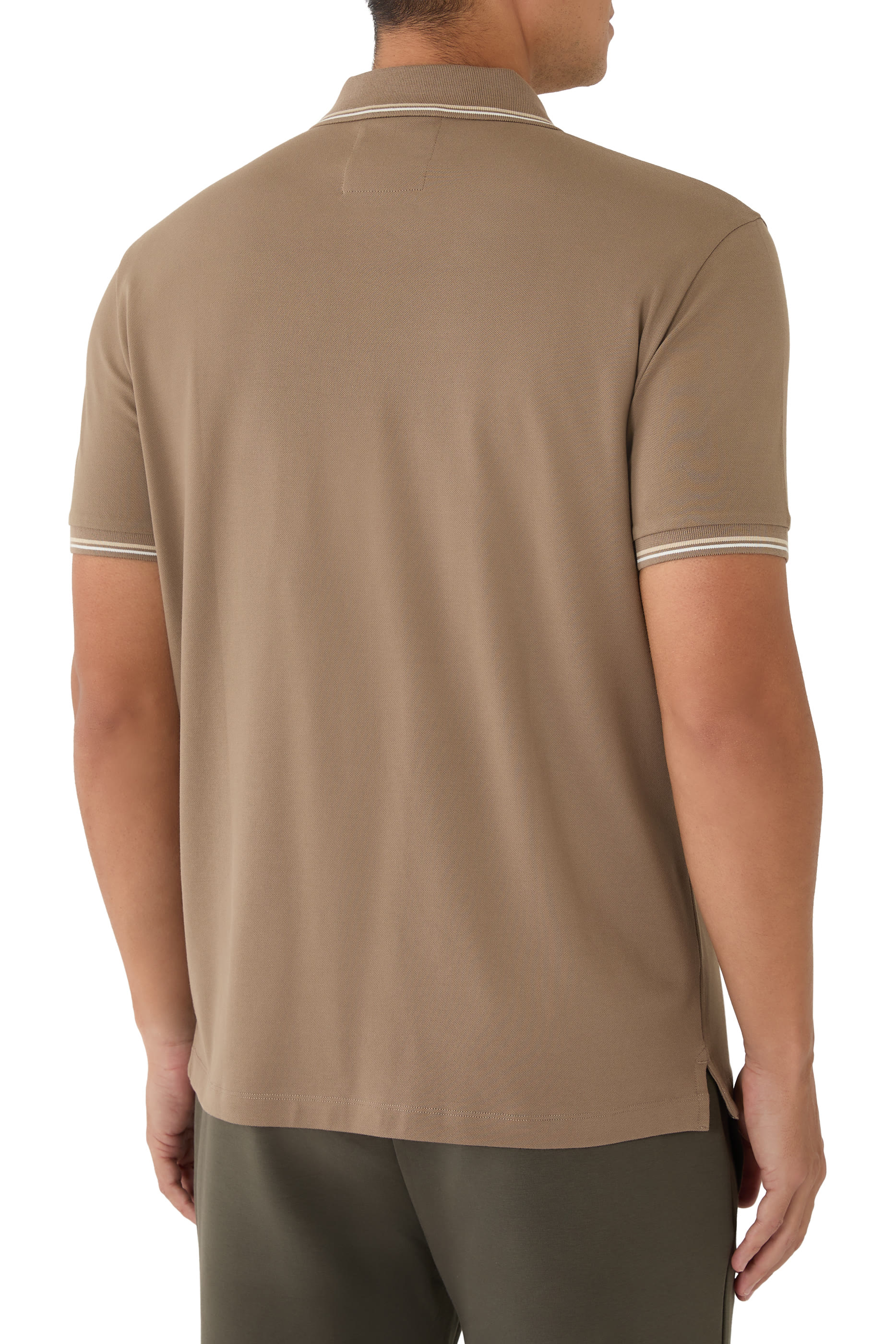 قميص بولو إسنشال كابسول بشعار الماركة