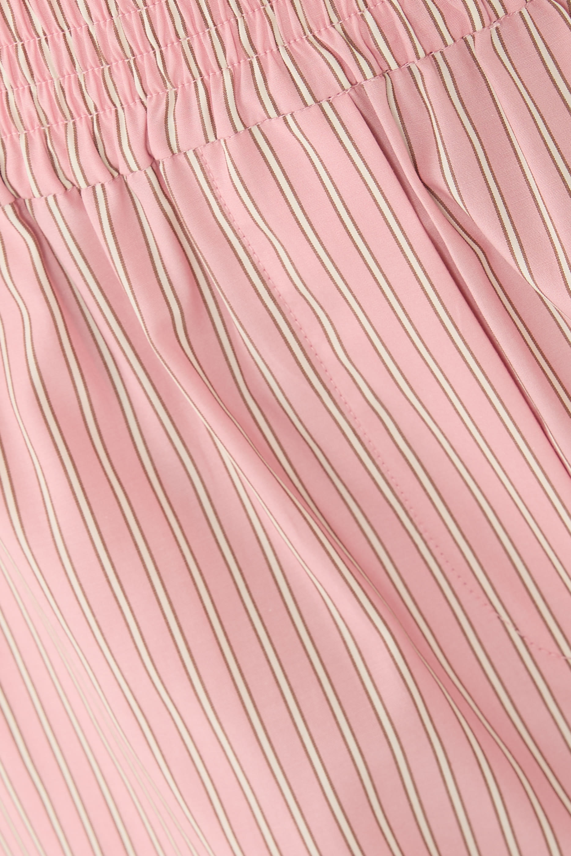 شورت إيما مخطط