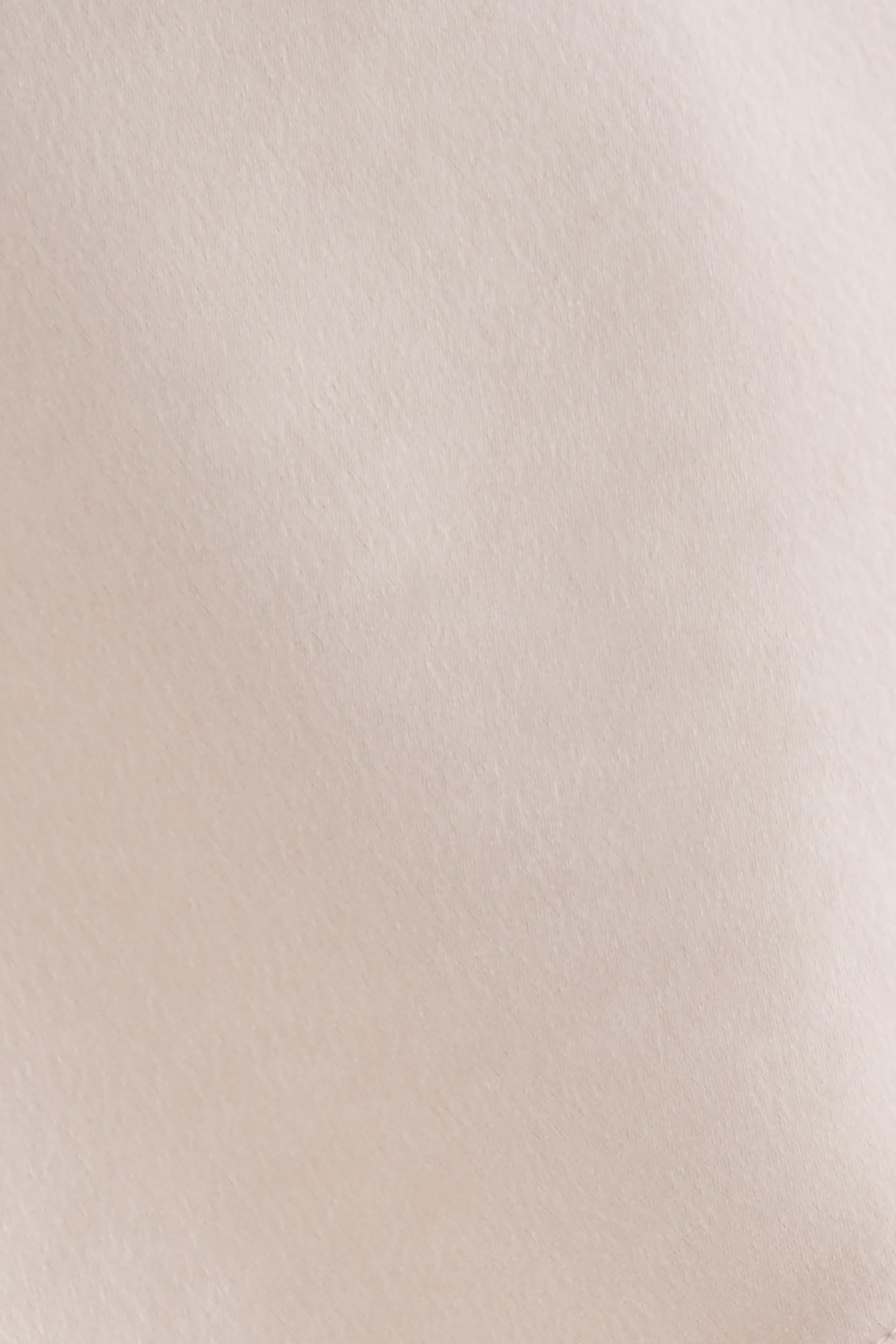 بلوزة بارب بلا كمام بياقة عمقة