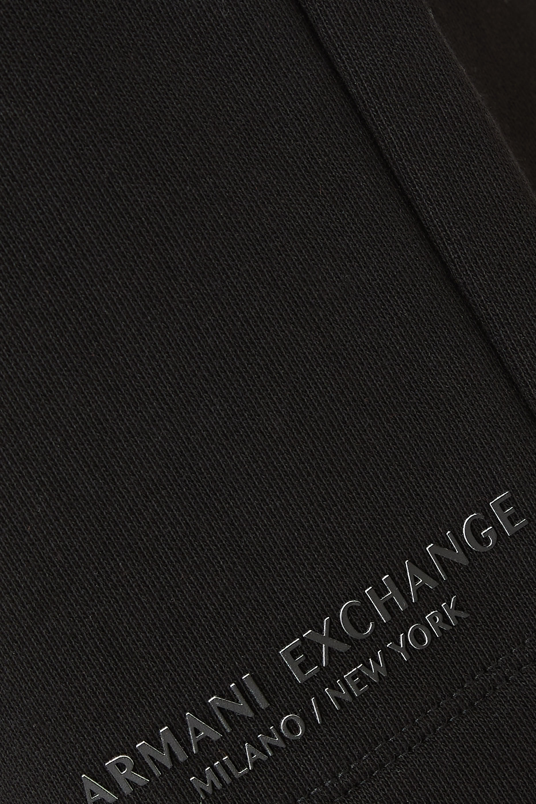 شورت بشعار الماركة