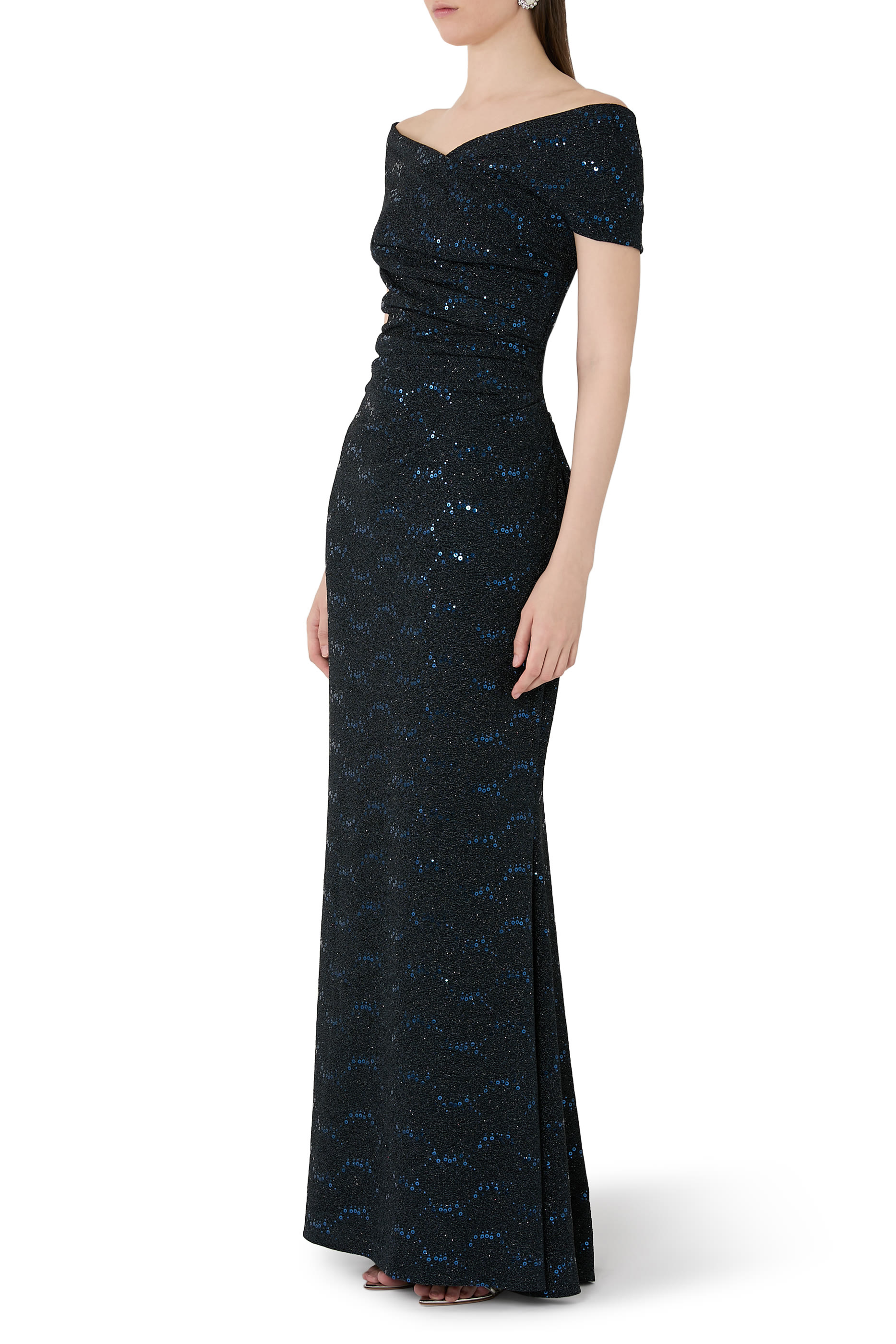 فستان سهرة بكتف مكشوف