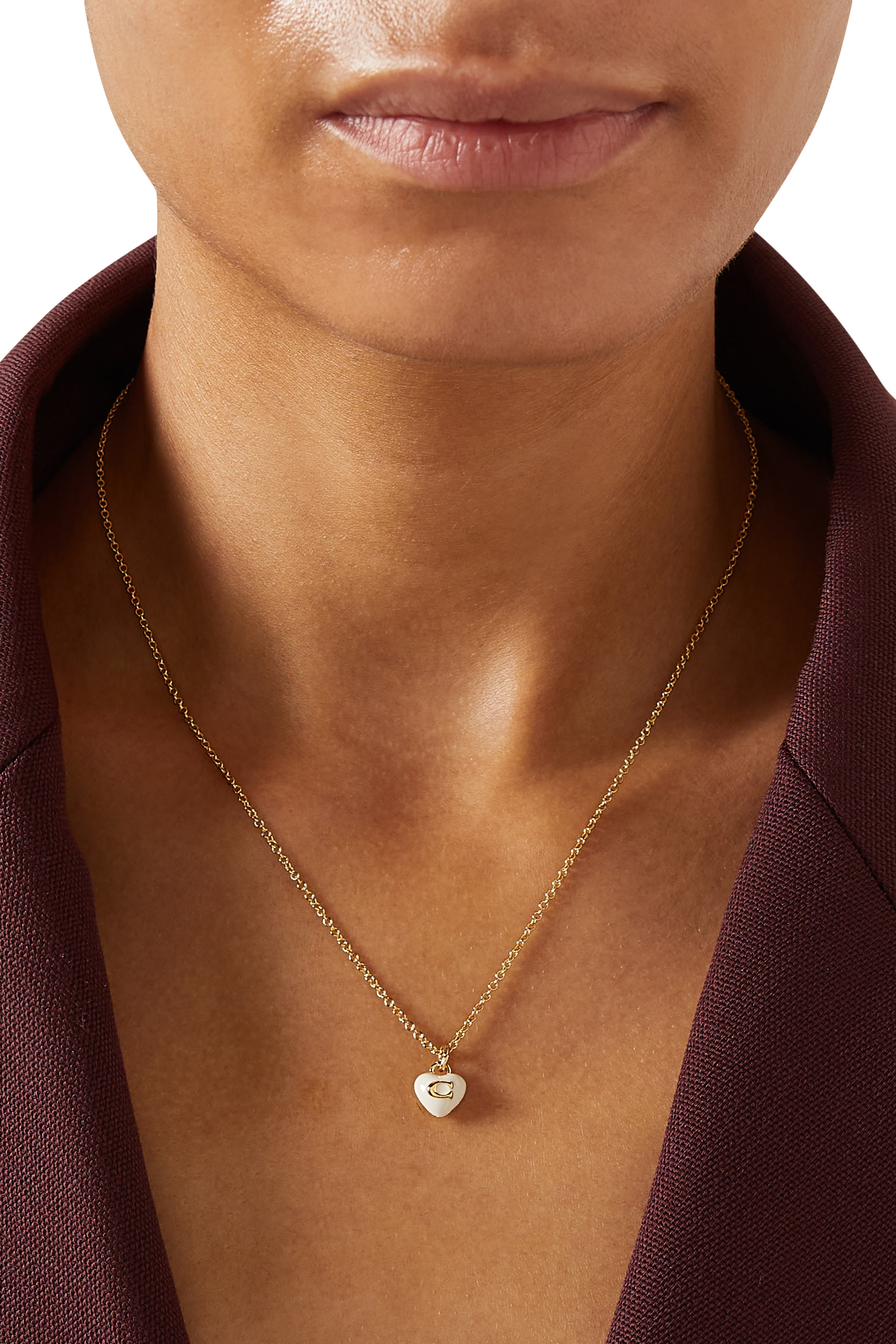 قلادة بدلاية صغيرة بتصميم قلب مزين بمينا وشعار الماركة