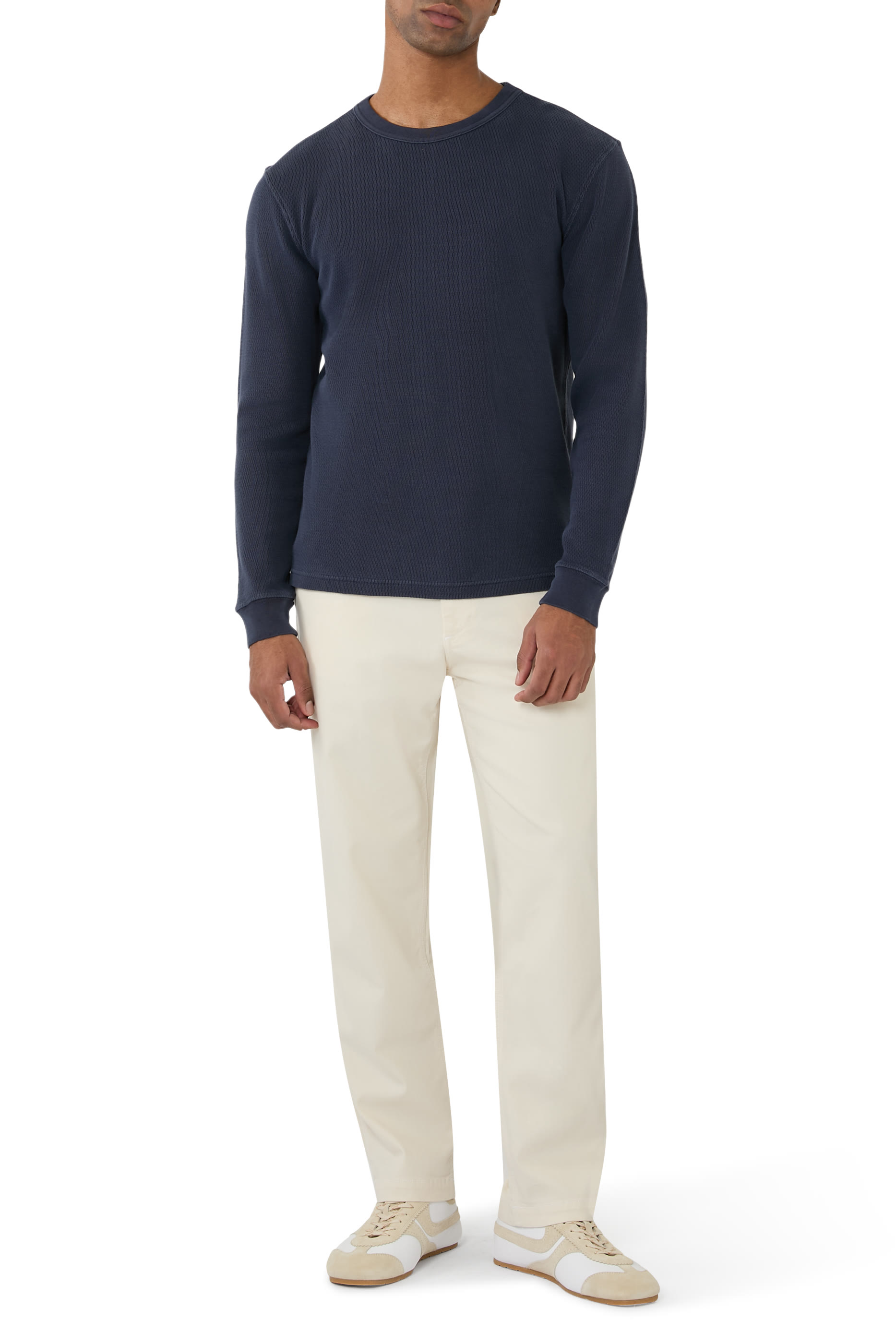 كنزة بياقة ضيقة وافل