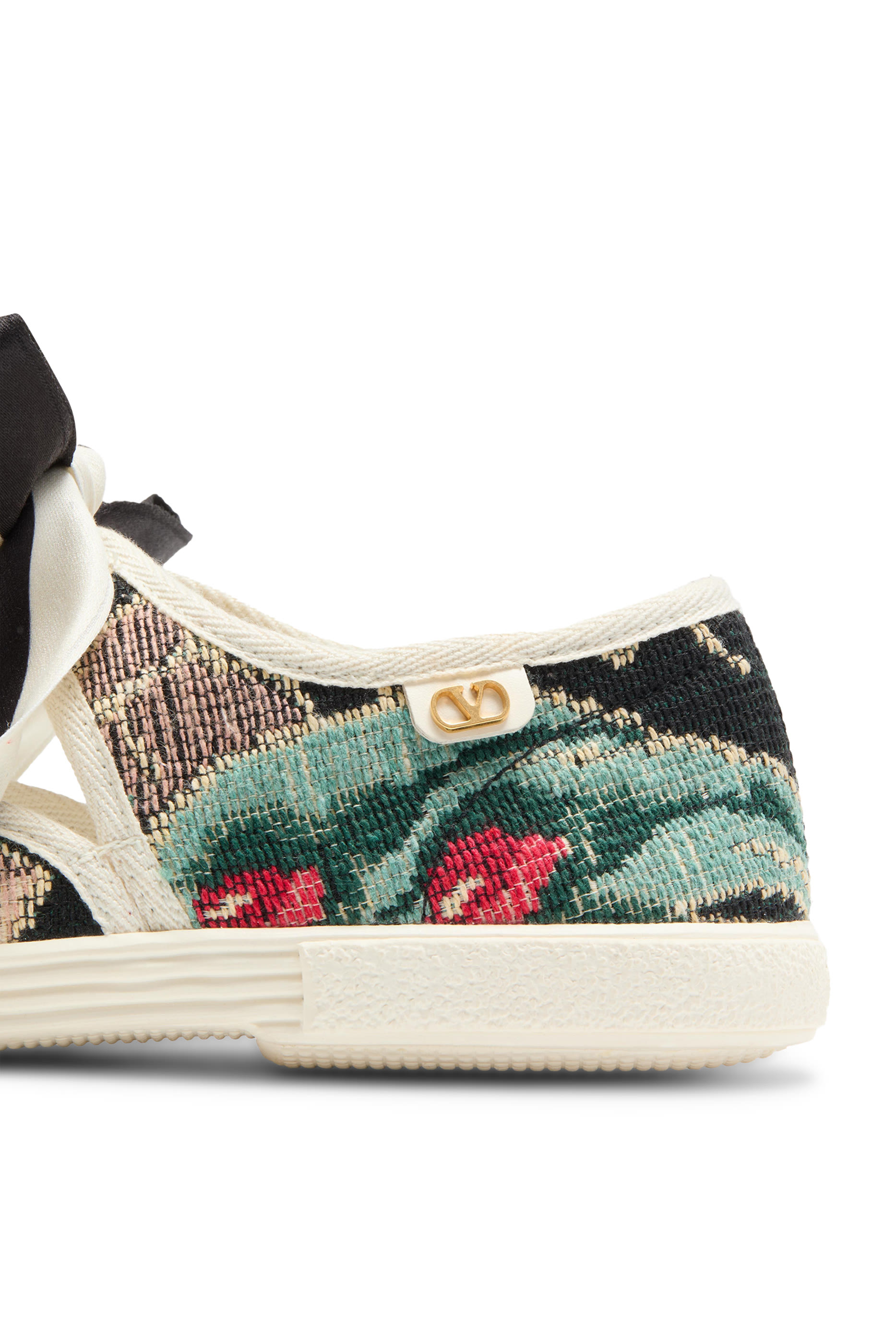 سنيكرز باي باي باي