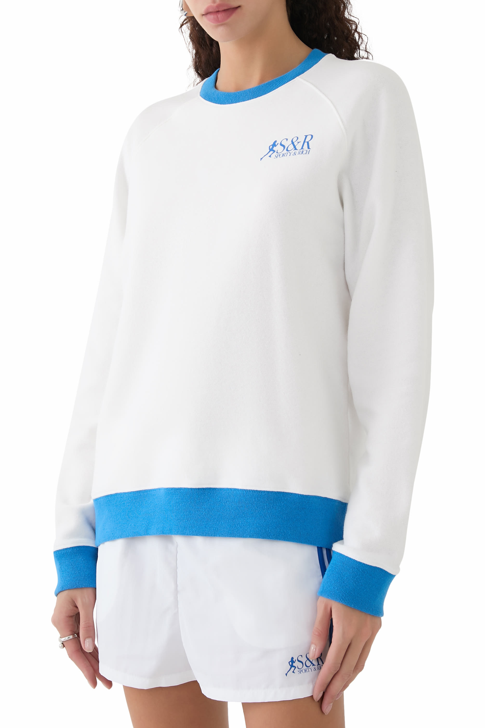 تيشيرت بياقة ضيقة وطبعة اس آر رانر